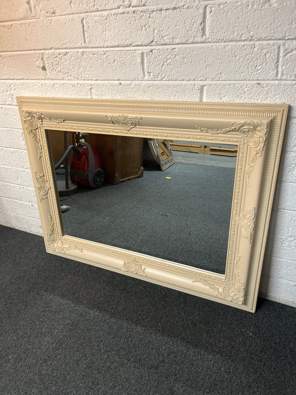 Cream landscape mirror with ornate details (117 x 87 cm) 4325
