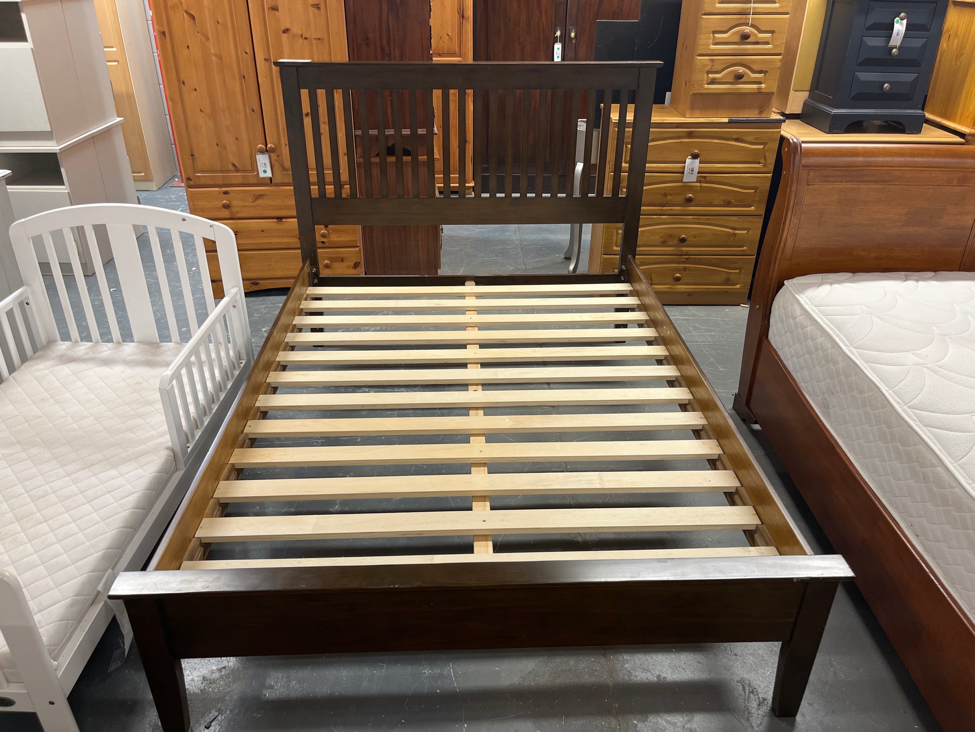 4ft 6 High back dark wood slatted back bed frame (DOUBLE) 43733