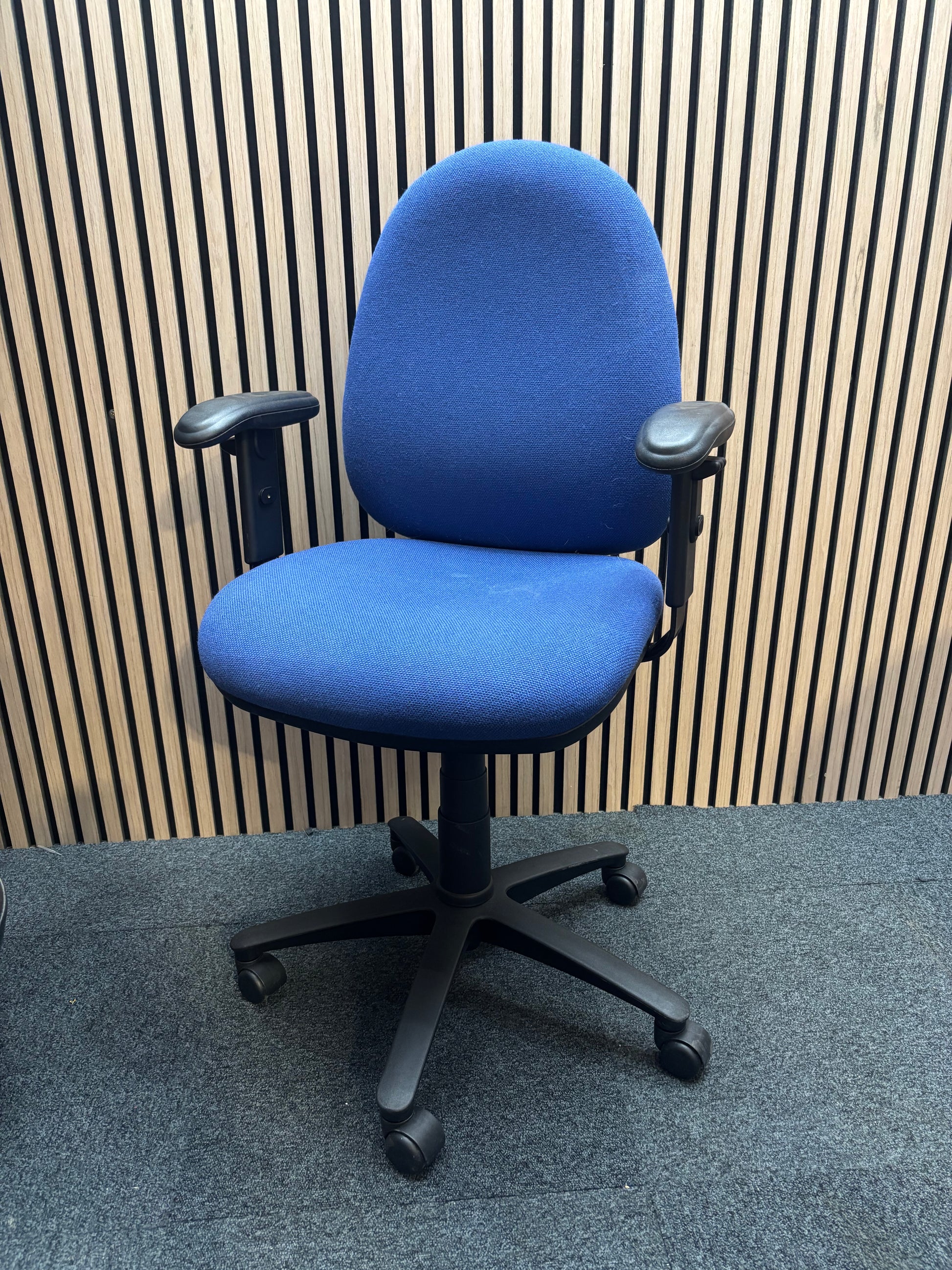 Medium Vantage oval back blue fabric swivel chair with pump up lumbar support and height adjustable arms