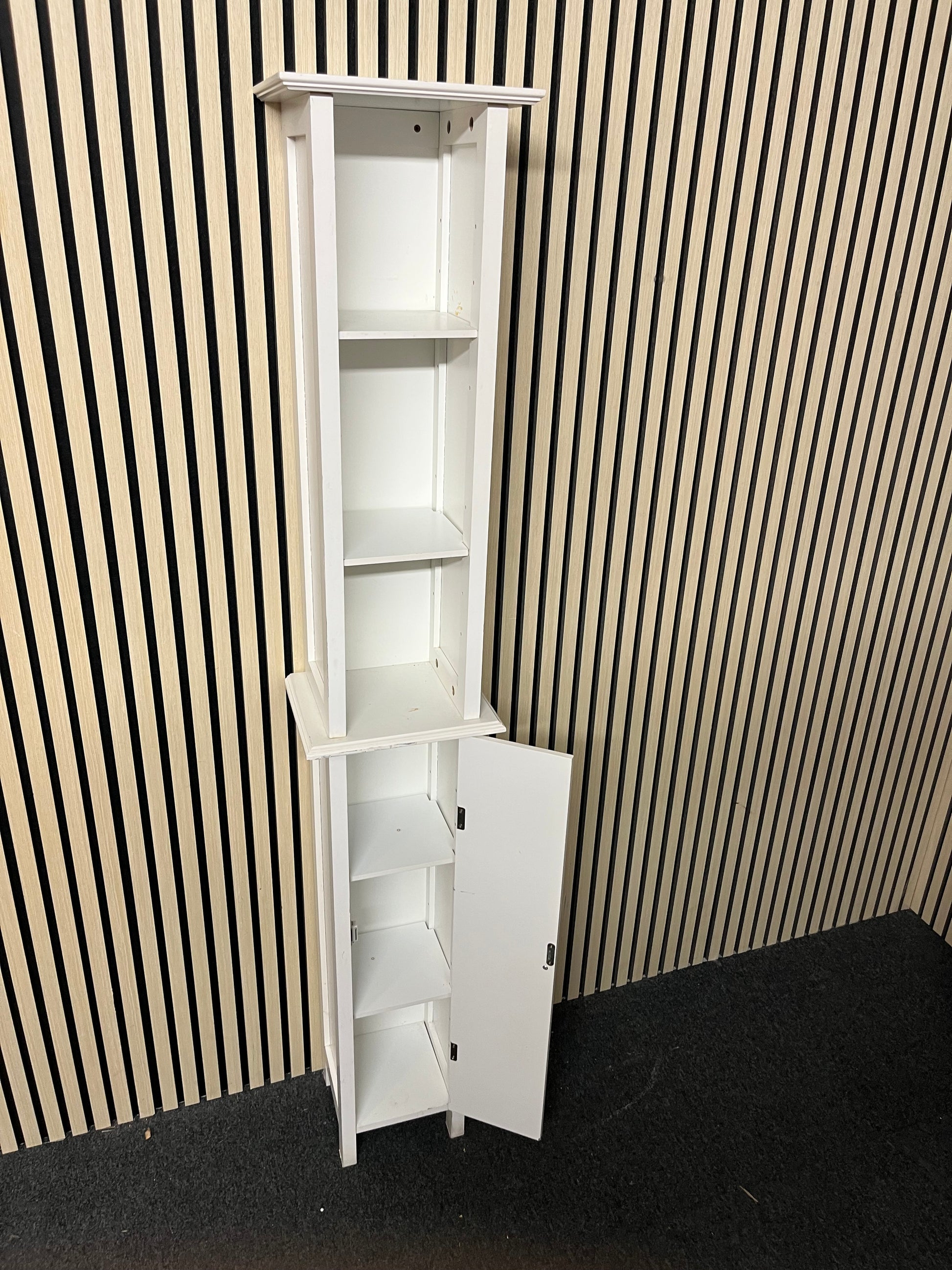 Slim white painted 1 door bathroom unit with top shelves (H 170 x W 30 x 25 cm) 2325