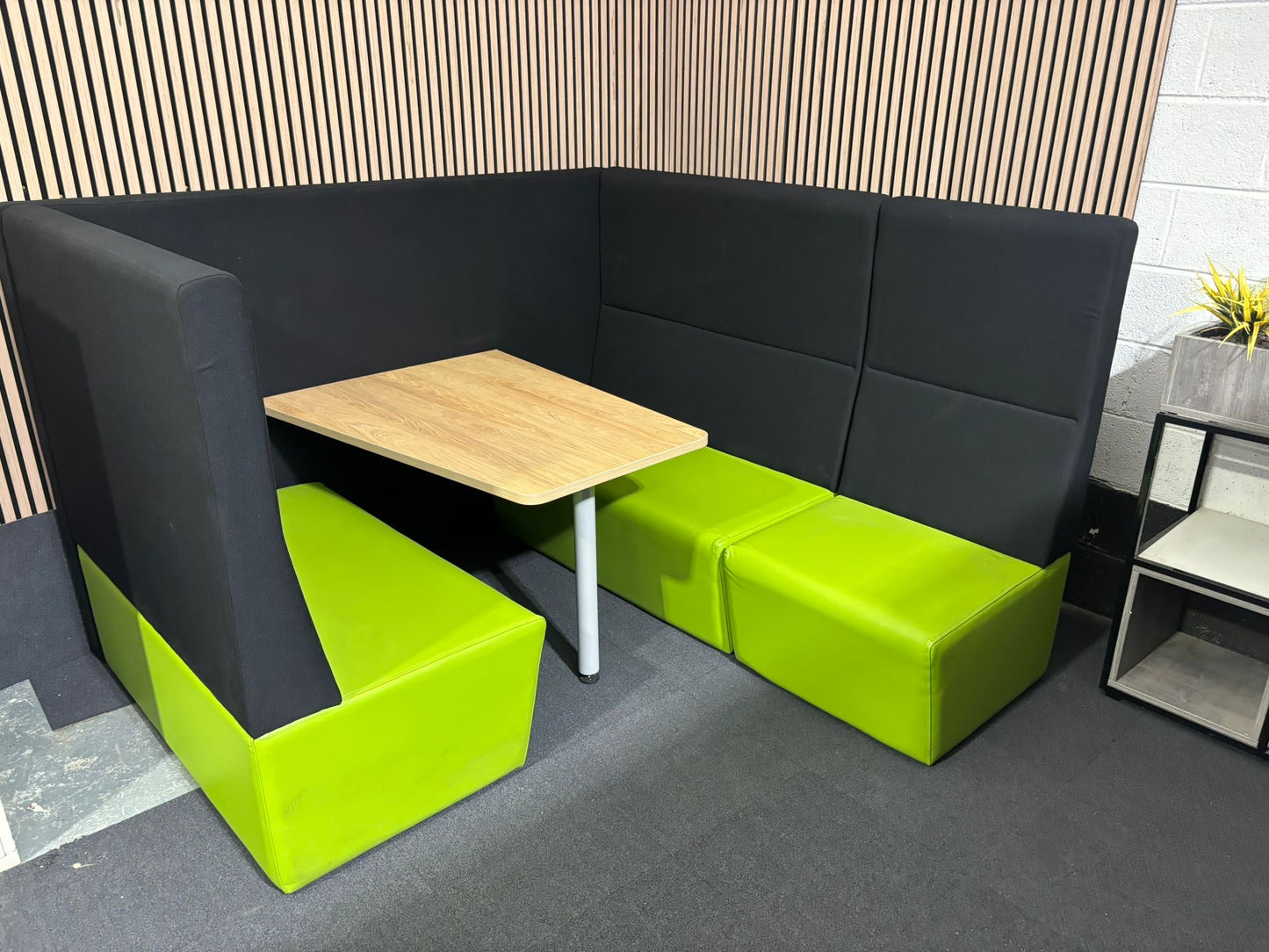 Ziggy large high back green and black modular soft seating with table