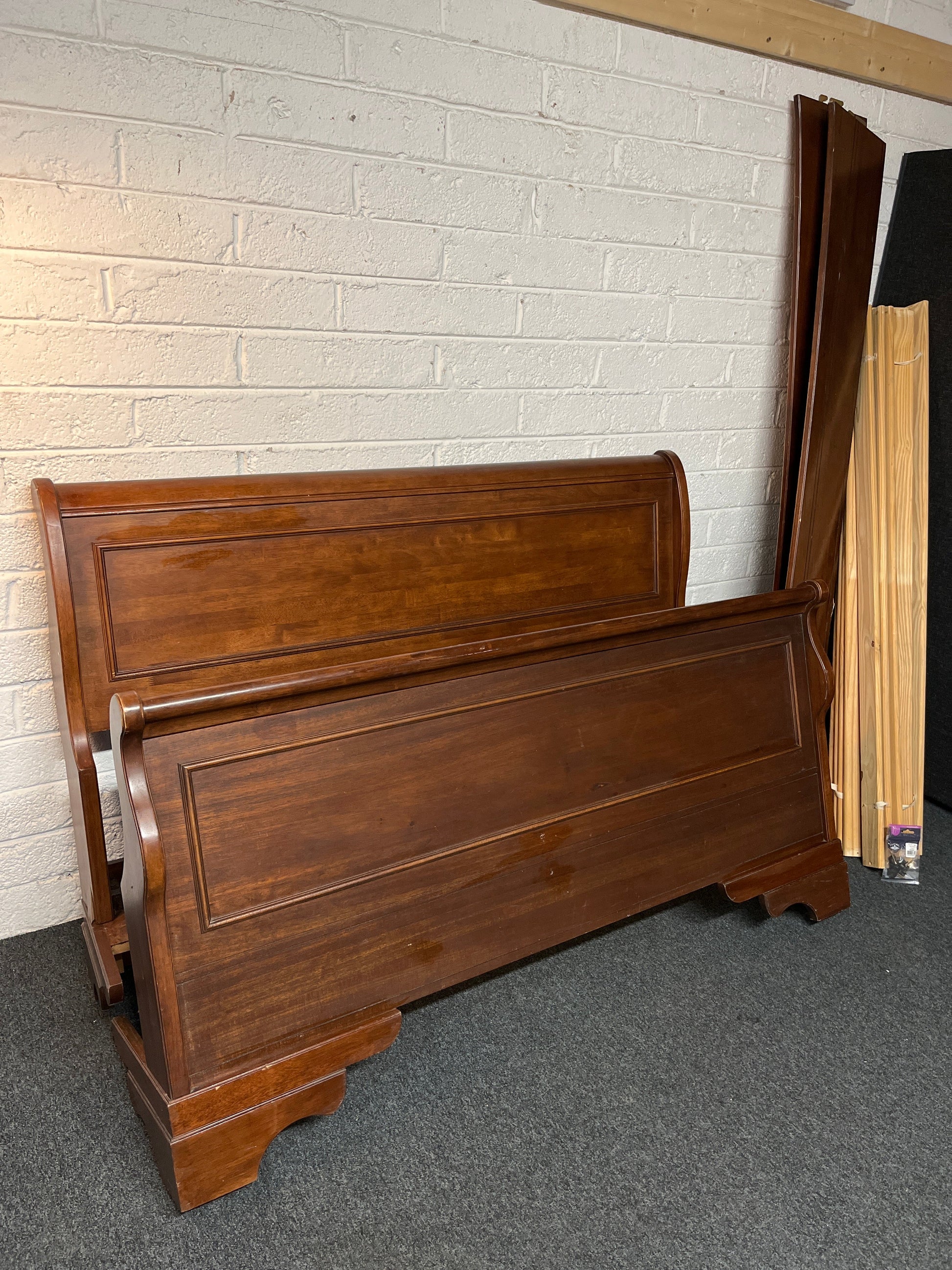 5ft Mahogany Sleigh bed frame  2225