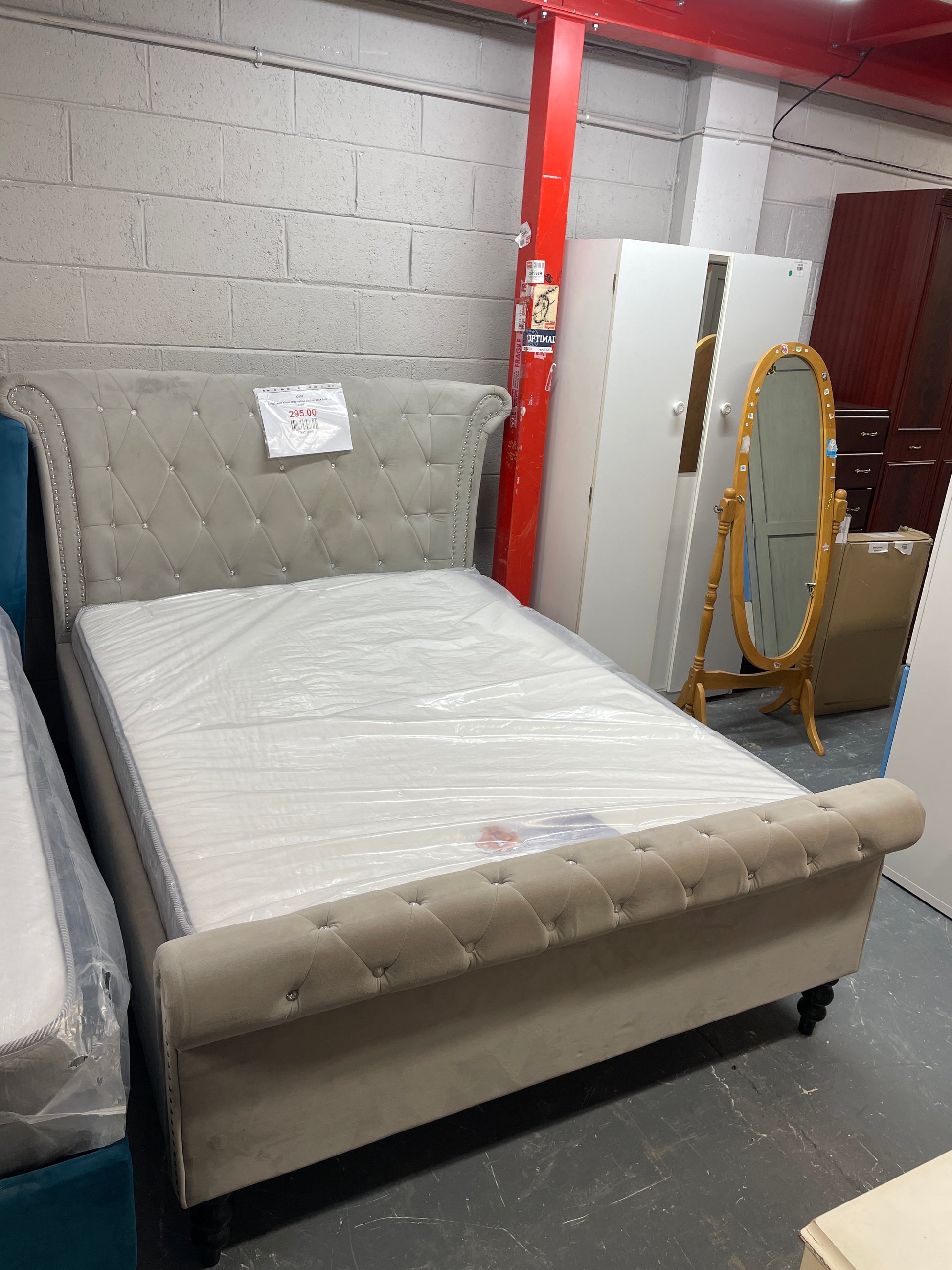4ft 6 high end silver grey velour button back bed frame 3126