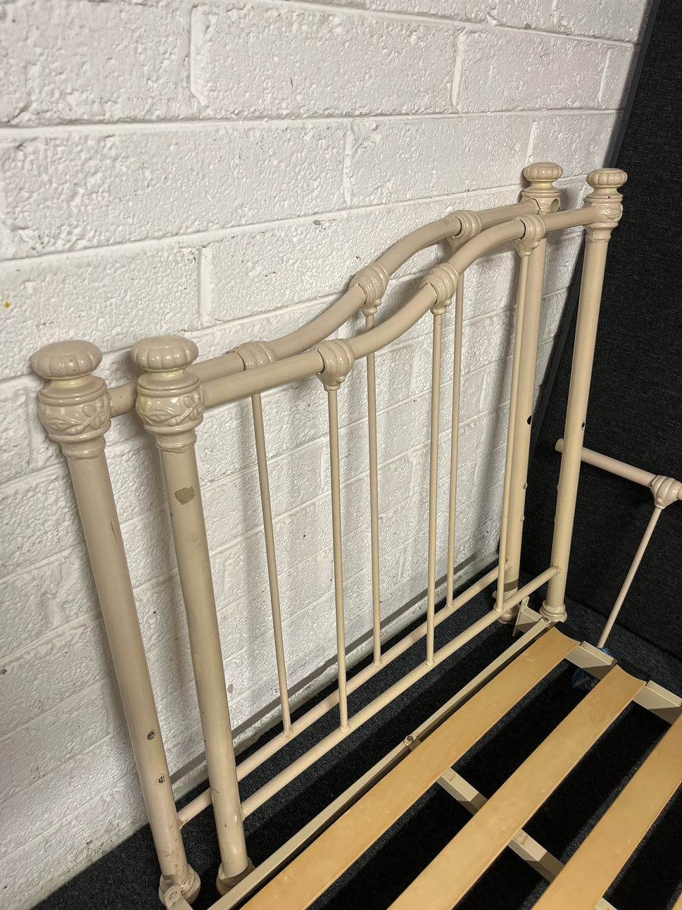 3ft Cream ornate metal day bed%A0 1225