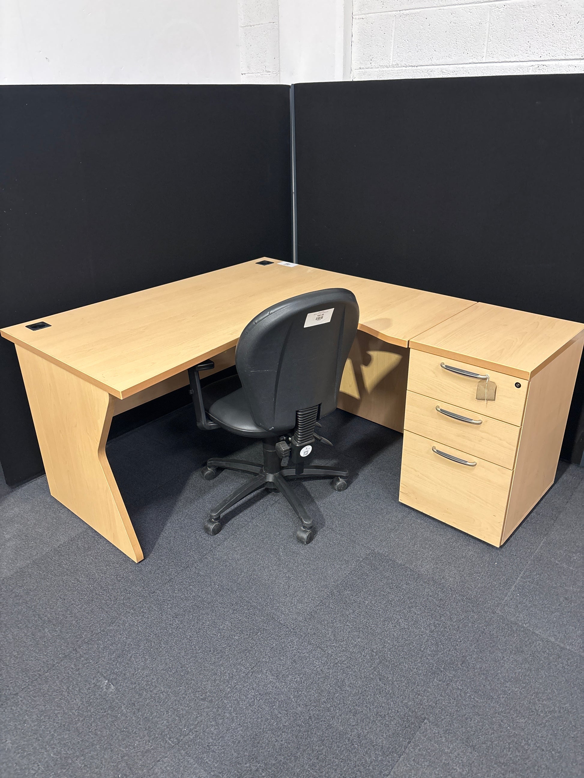 SECONDHAND 1600*1200 radial panel desks with matching DH pedestal%A0