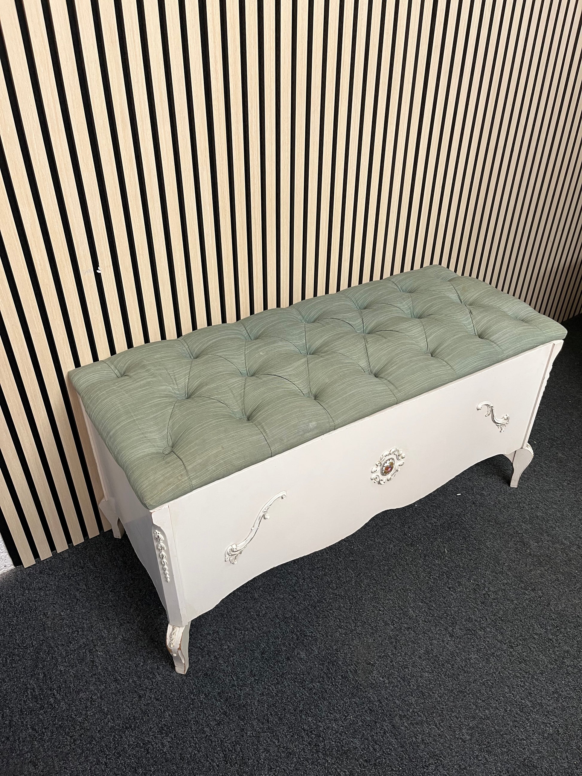Ornate cream blanket box with button back fabric top 2325