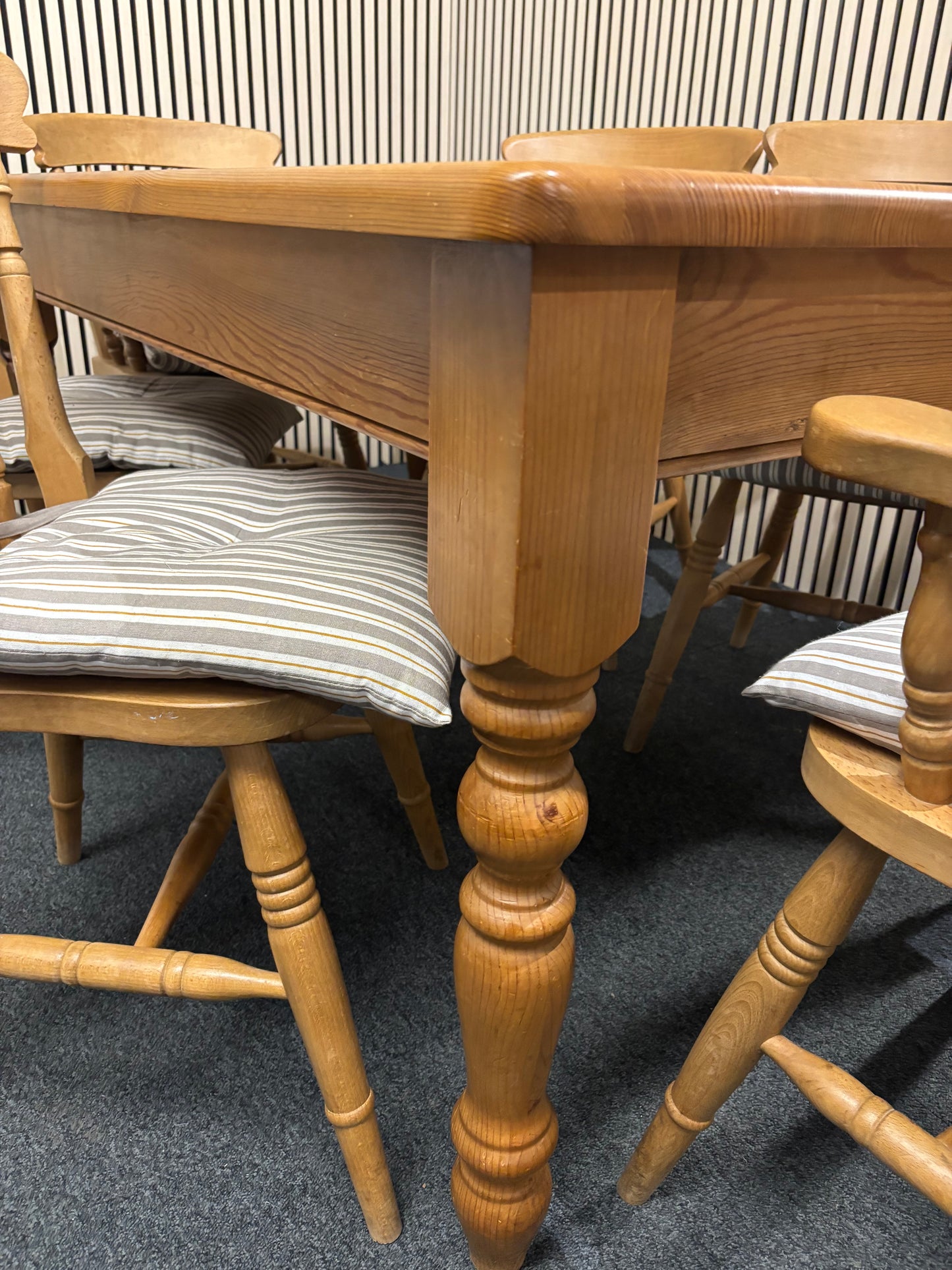Solid farmhouse pine ractangular table with 4 no. matching chairs and 2 no. carvers