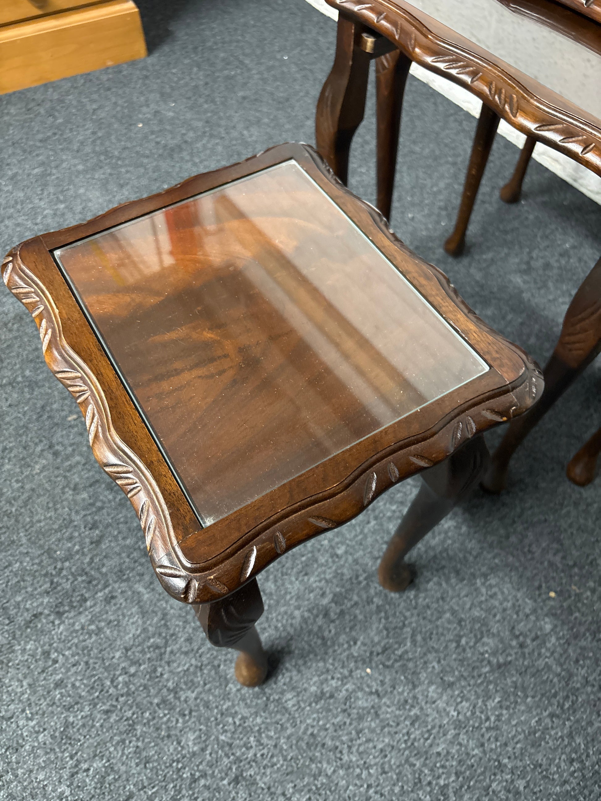 Mahogany nest of tables (H 560 x W 550 x D 420 mm ) 3125