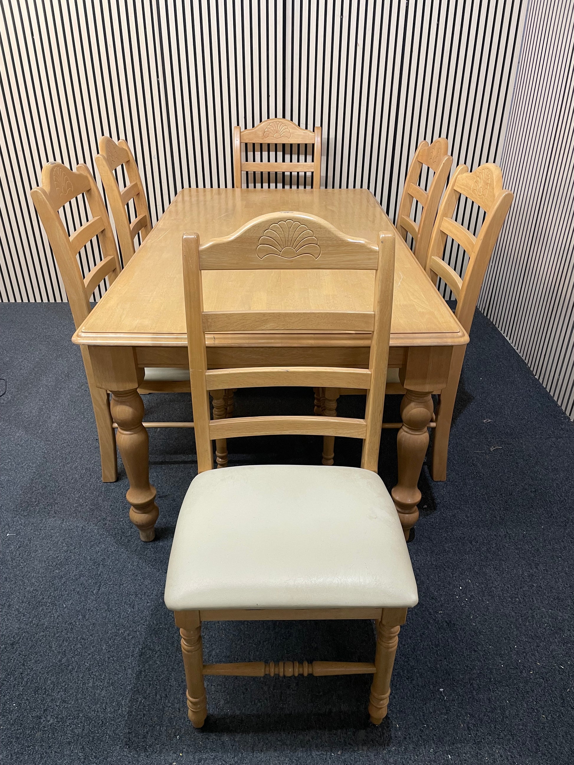 Large rectangular hardwood kitchen table (L 180 x W 100 cm) with 6 no. high back matching chairs with cream vinly seat fabric 1126