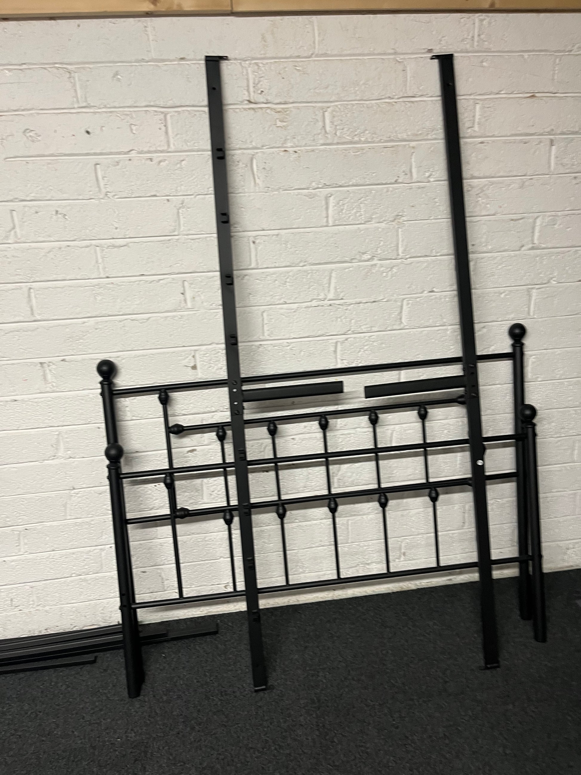 4ft 6 black metal framed bed 2225