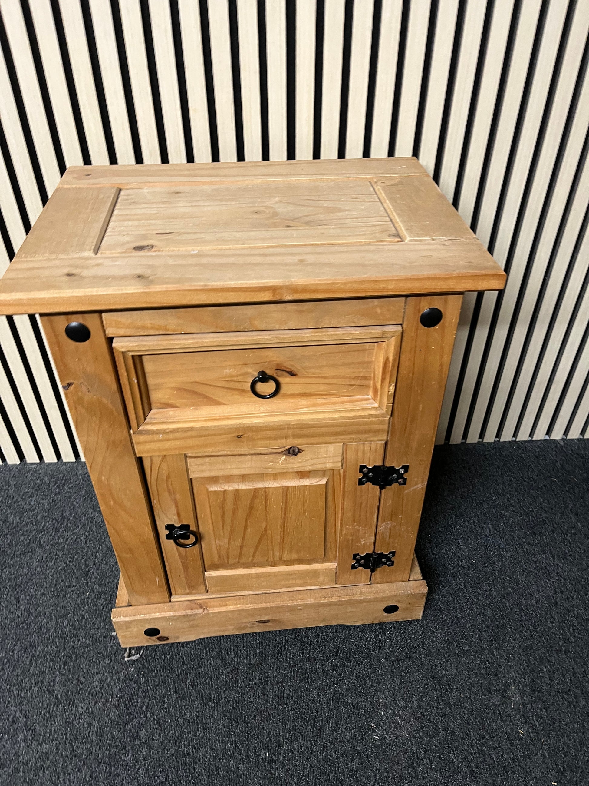 Mexican pine 1 door 1 drawer bedside locker 2325