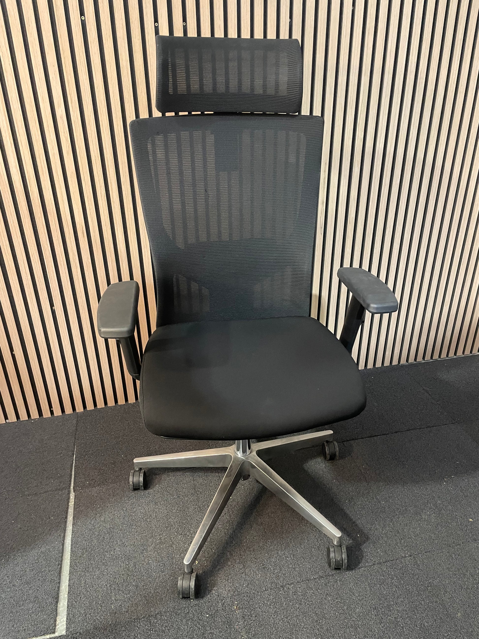 Vienna Premium task chair with headrest