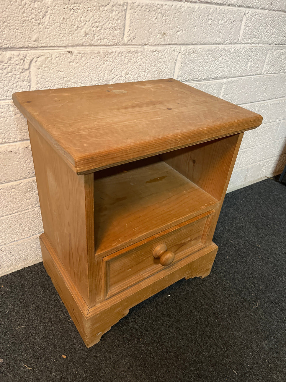 Pitch pine 1 drawer 1 shelf bedside locker (H 61 x W 51 x D 36 cm) 4025