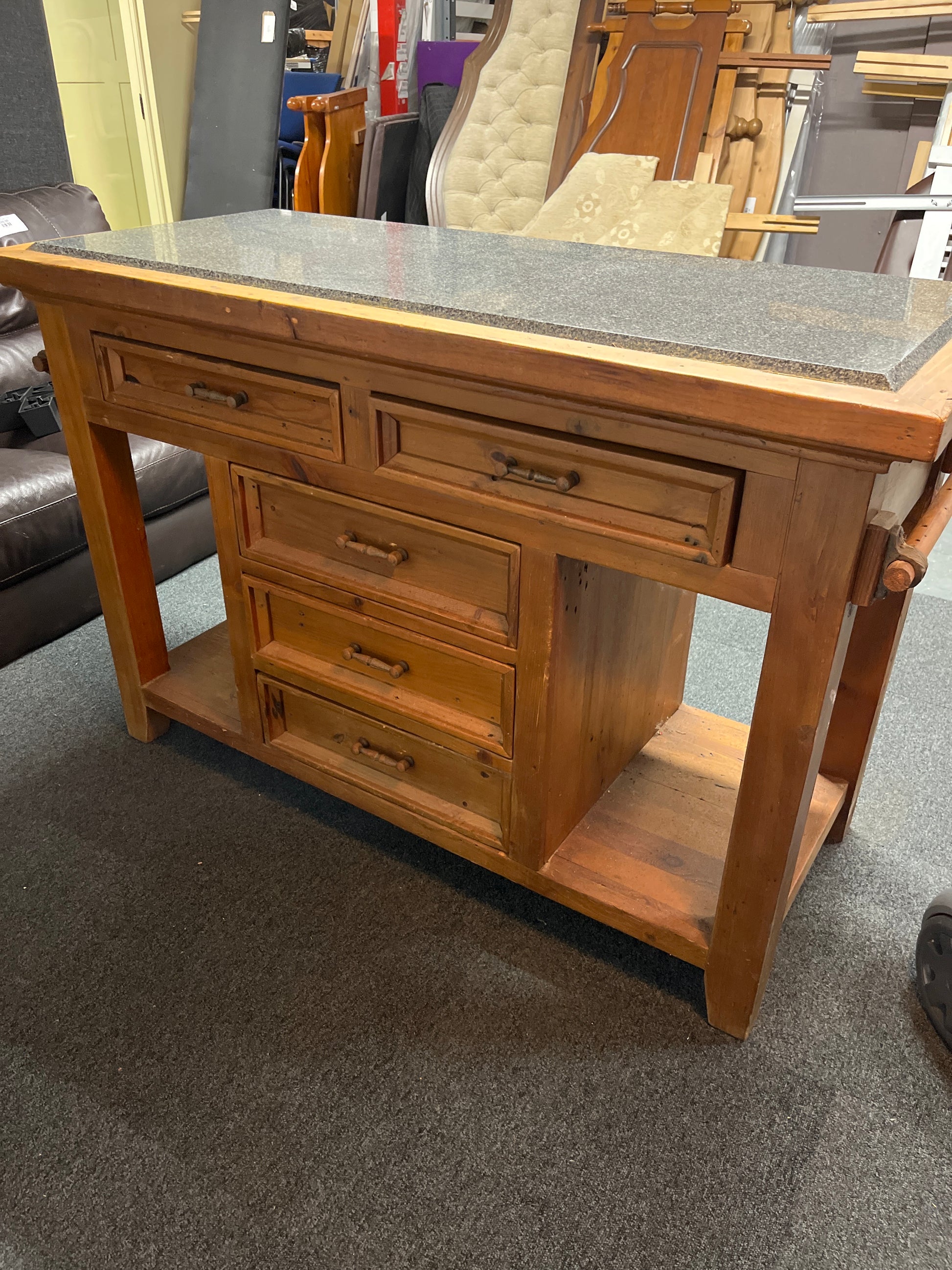 Solid pine,  green granite top kitchen island unit with drawers and shelves (H 91 x W 135 x D 62 cm) 2225