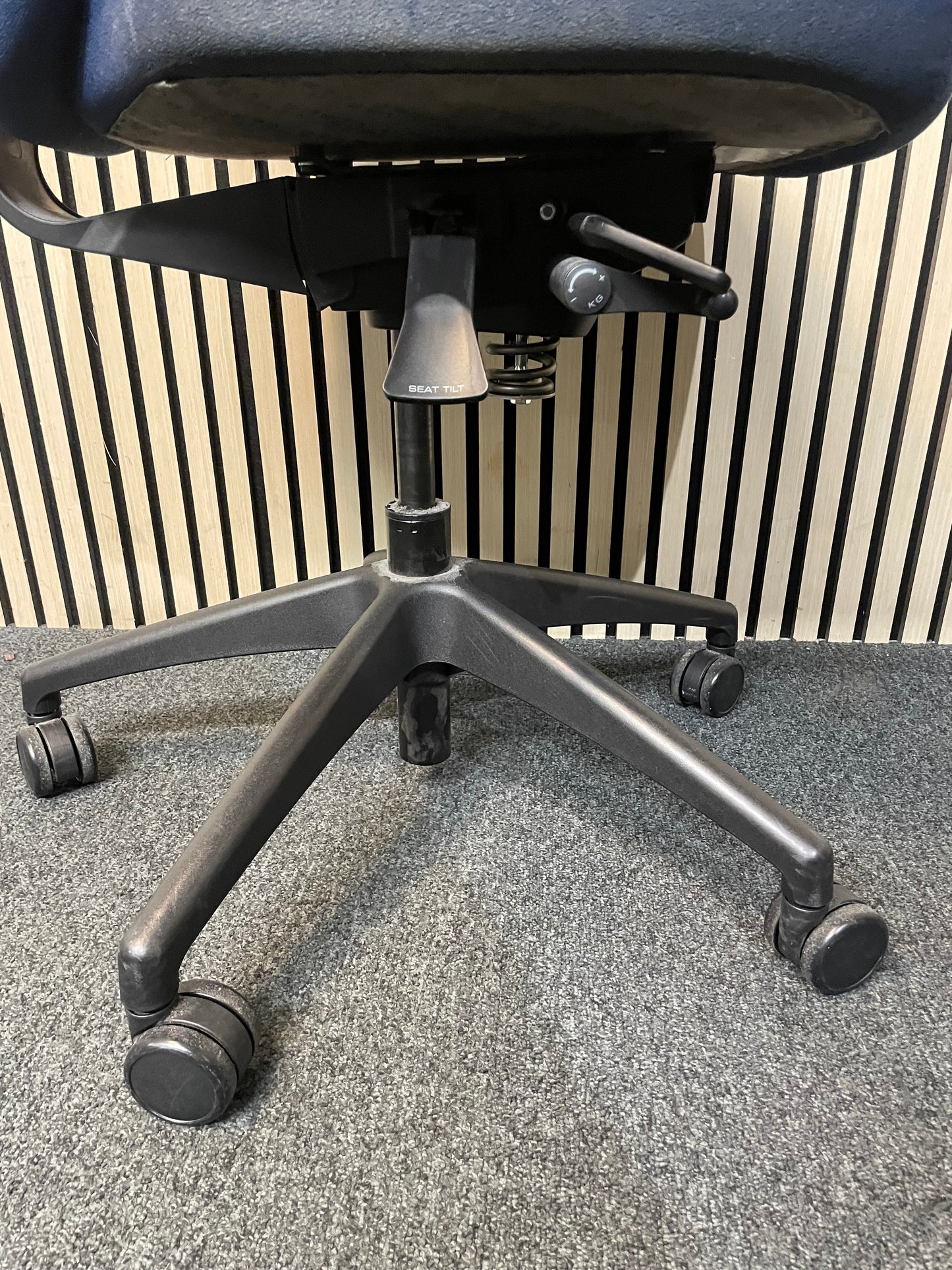 Verco PRf21 navy fabric swivel chair (no arms)  3425