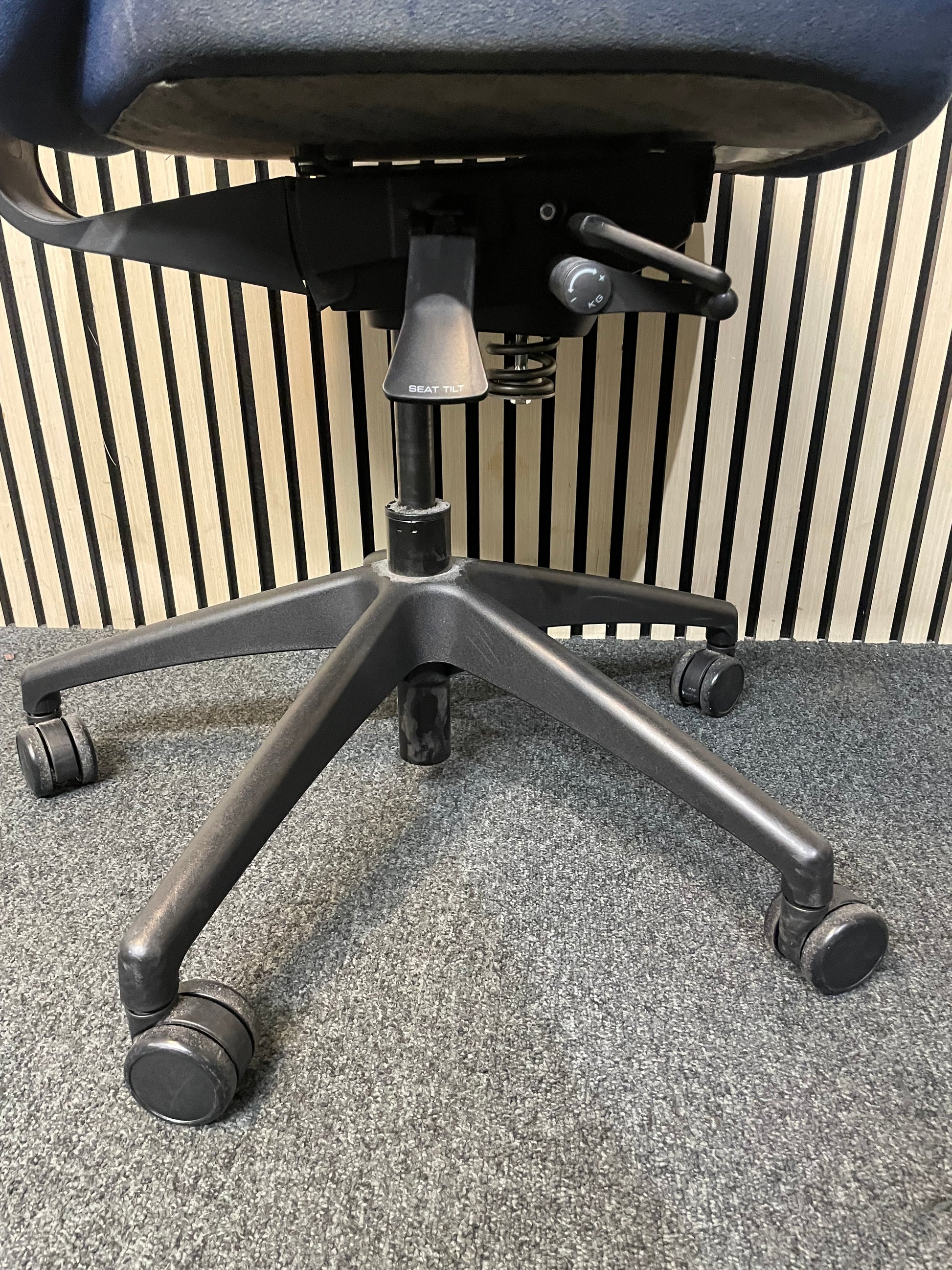 Verco PRf21 navy fabric swivel chair (no arms)  3425