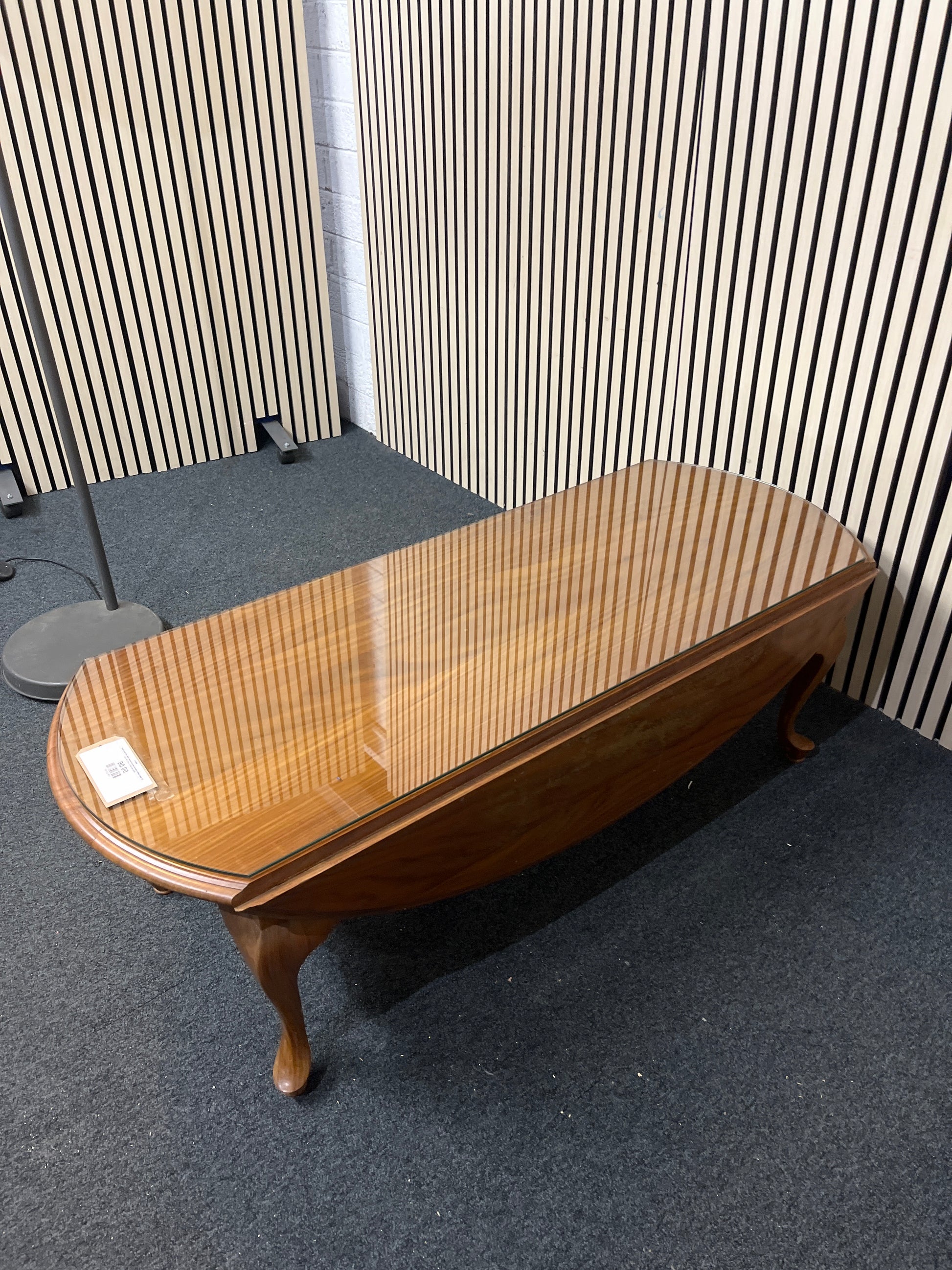 Solid oval low dark wood stained ornate coffee table (H 45 x W 135 x D 96 cm) 2425