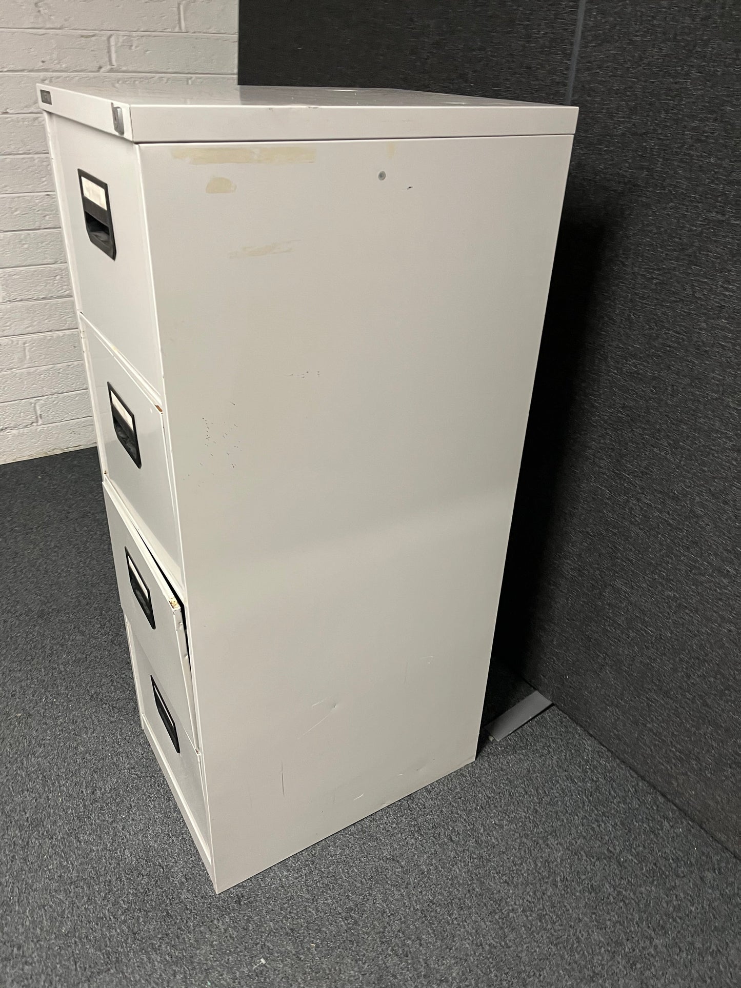 SECONDHAND VFM grey metal 4 drawer filing cabinet