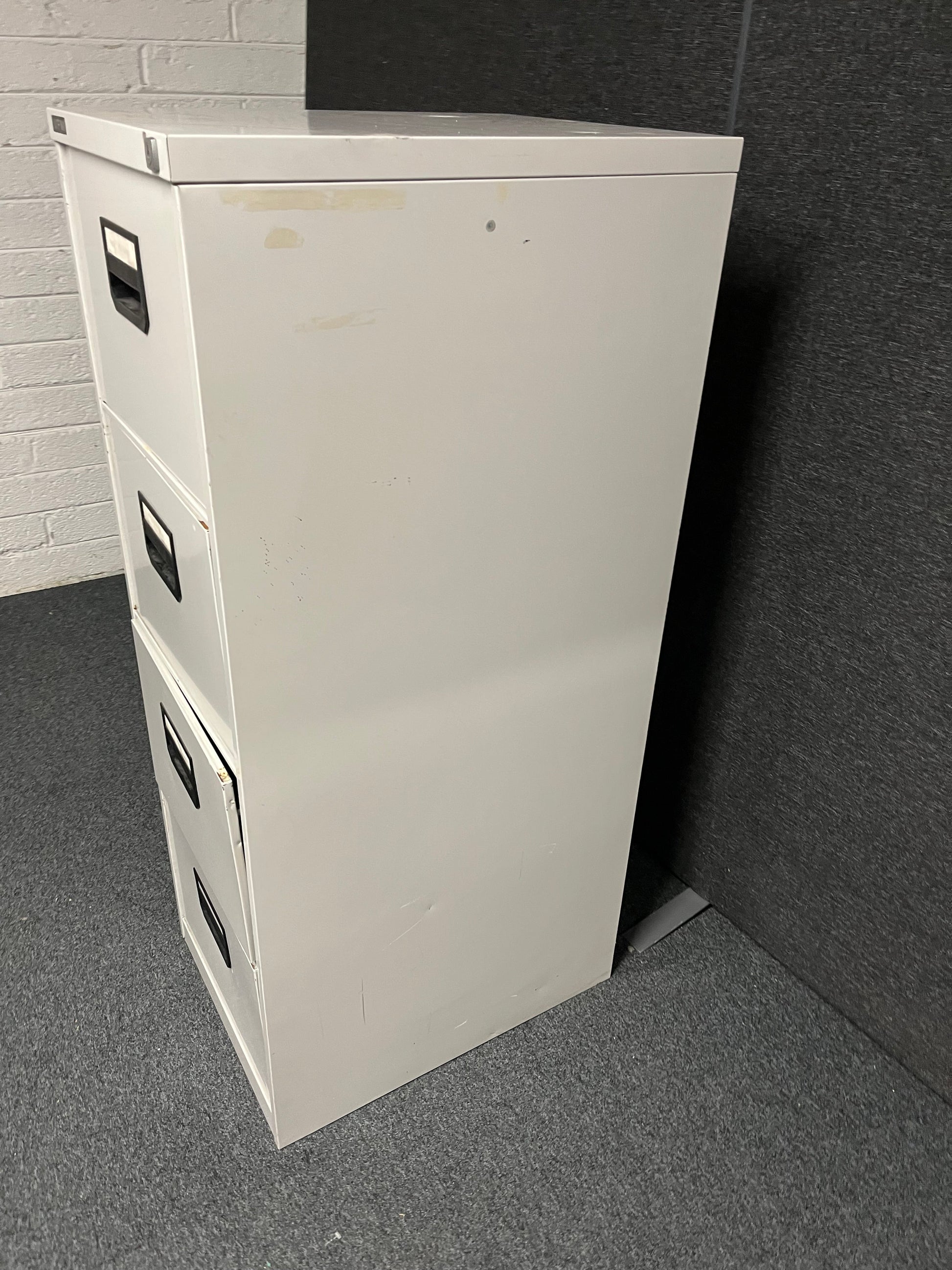 SECONDHAND VFM grey metal 4 drawer filing cabinet