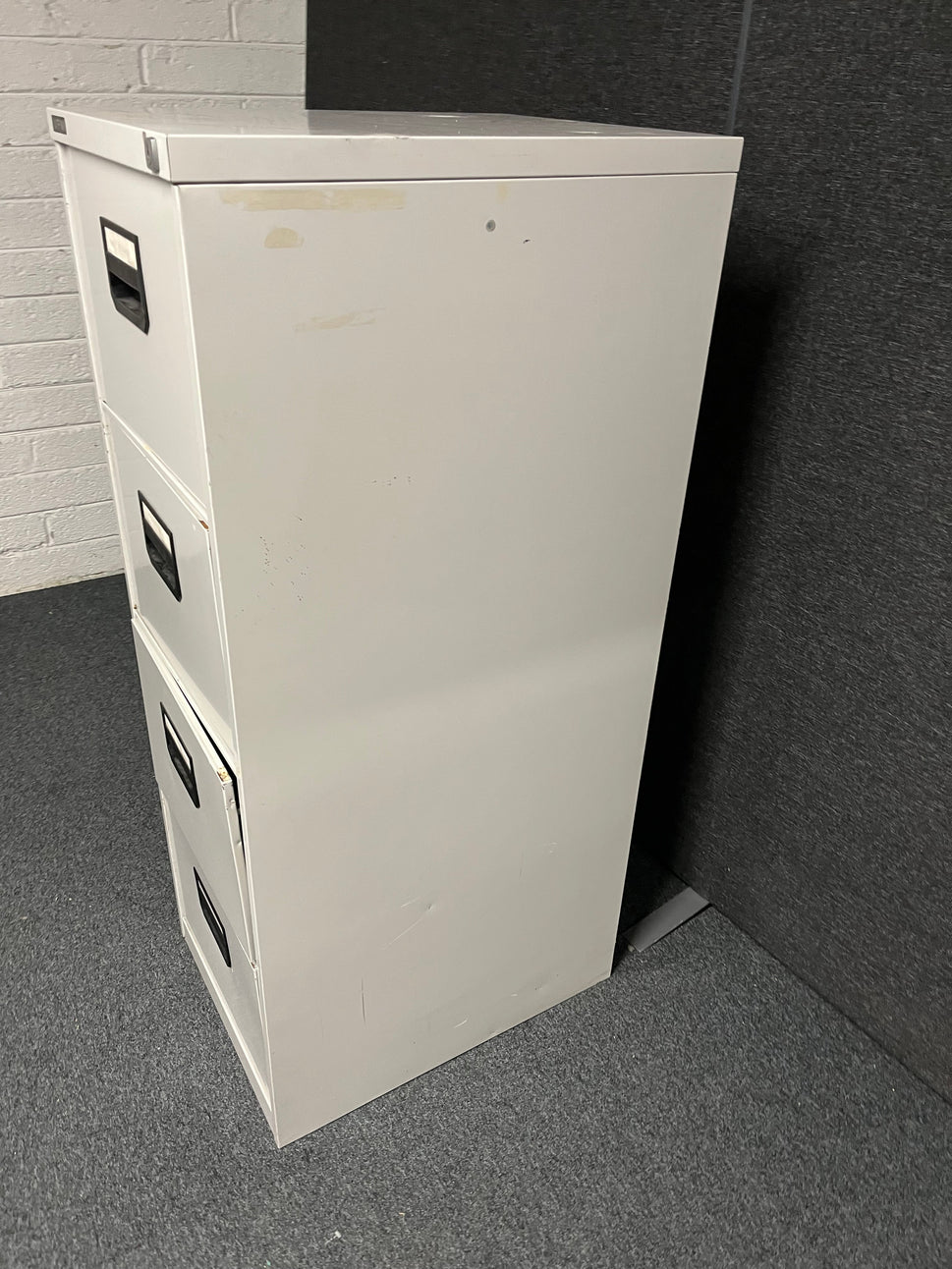 SECONDHAND VFM grey metal 4 drawer filing cabinet