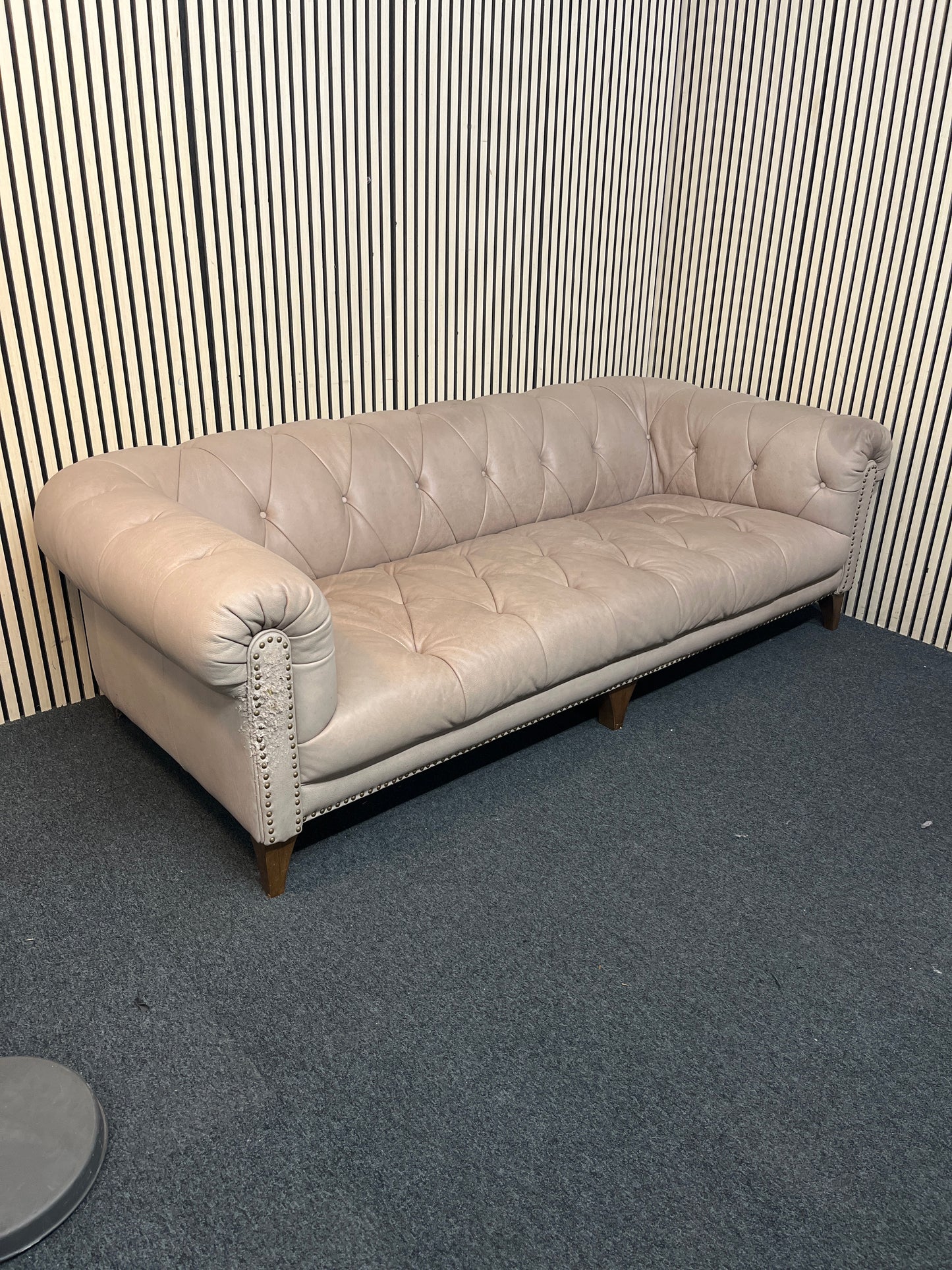 3 seater dark cream leather chesterfield sofa - button back, scratches to the side of the sofa, damaged springs 43739