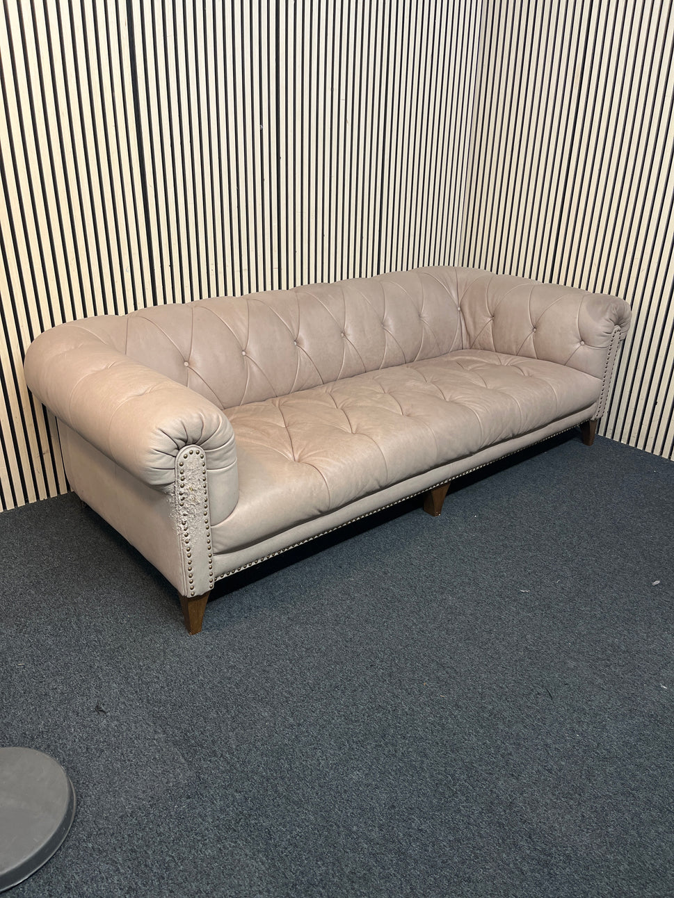 3 seater dark cream leather chesterfield sofa - button back, scratches to the side of the sofa, damaged springs 43739