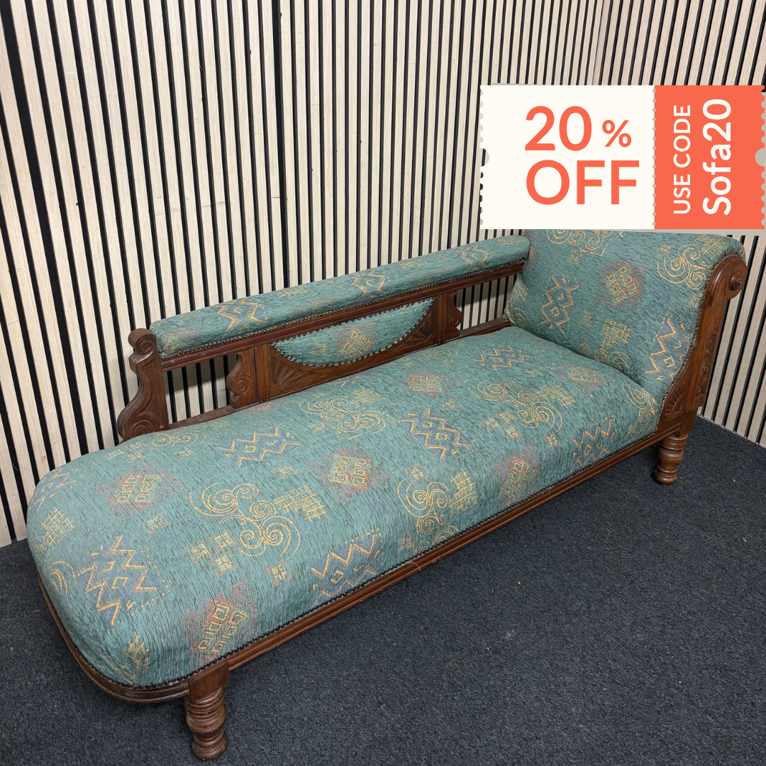 Solid oak wood framed mixed fabric ornate chaise lounge and back support arm (H 72 x L 172 x D 60 cm) 2226