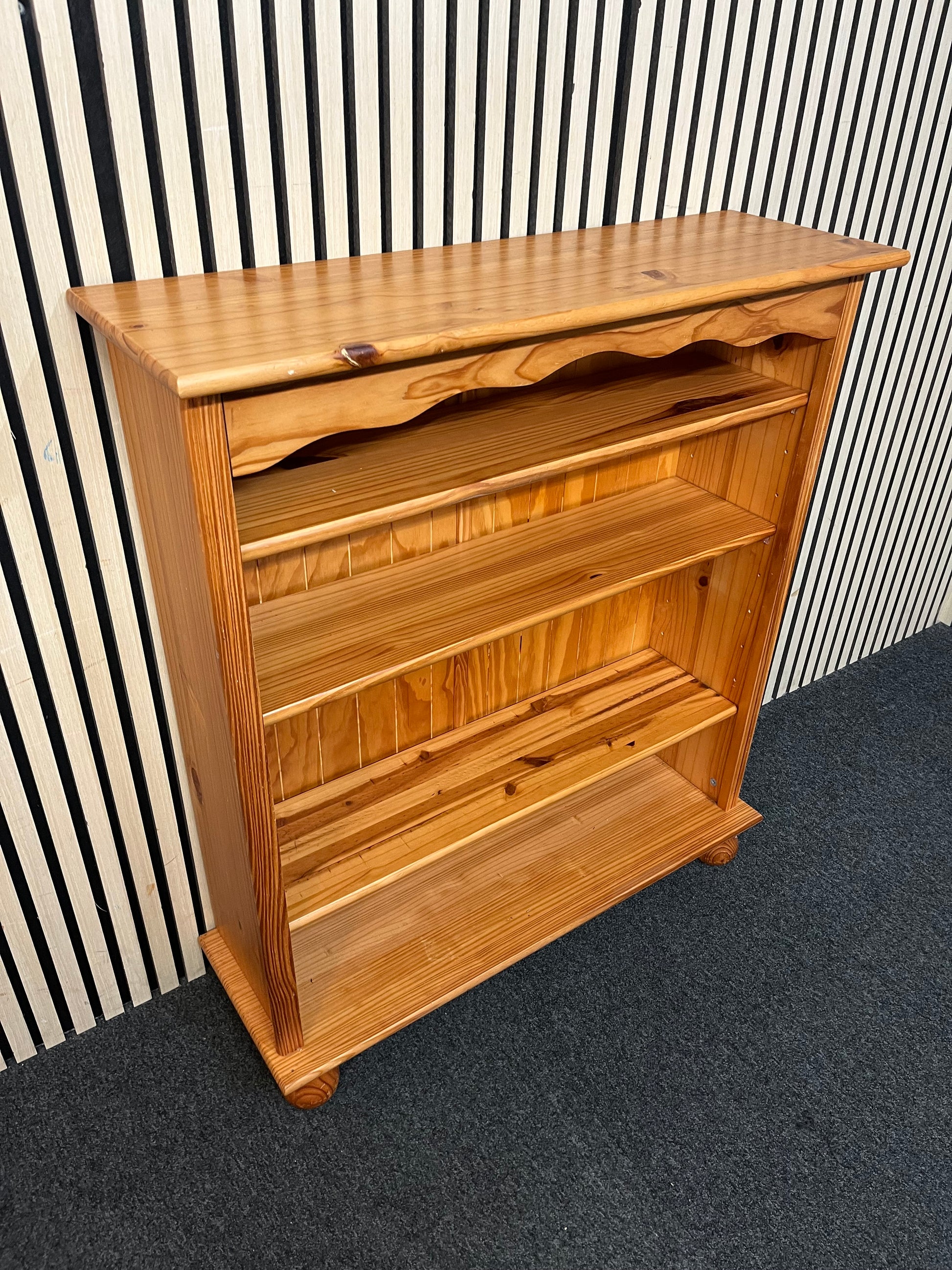Slim solid pine low open bookcase (H 100 x W 88 x D 28 cm) 3126