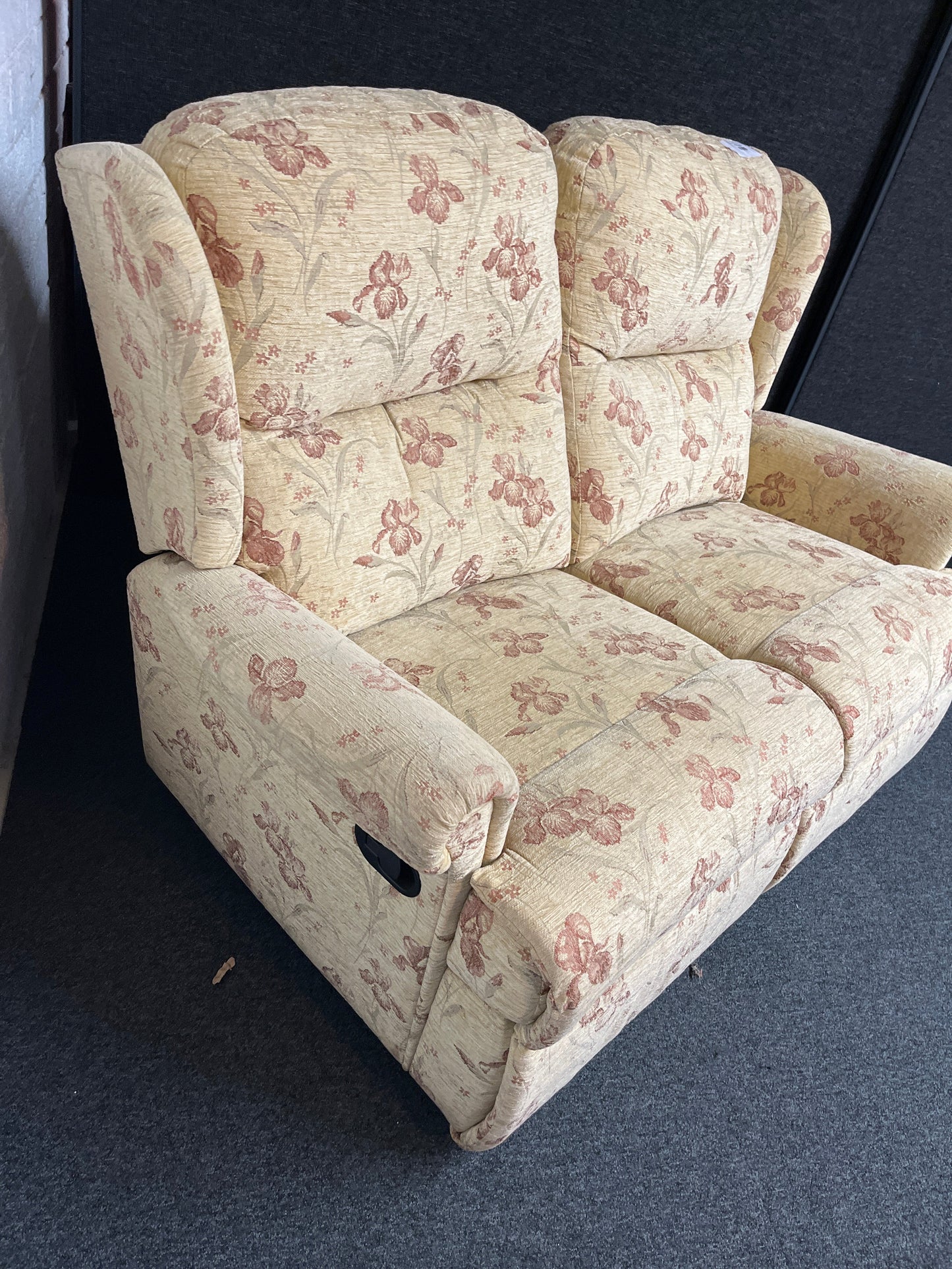 2 seater cream floral fabric recliner sofa suite  2225