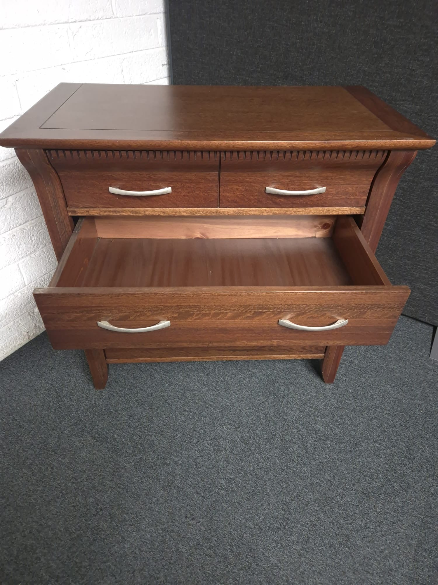 Tall solid dark wood stained 3+2 chest of drawers ( H 930 x W 940 x 500 mm) 1225