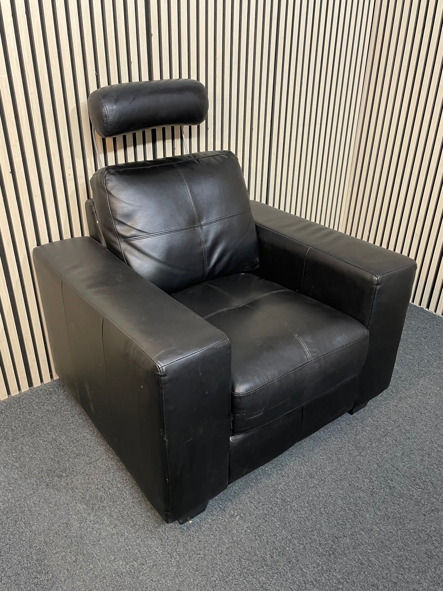Black leather armchair with headrest 43843