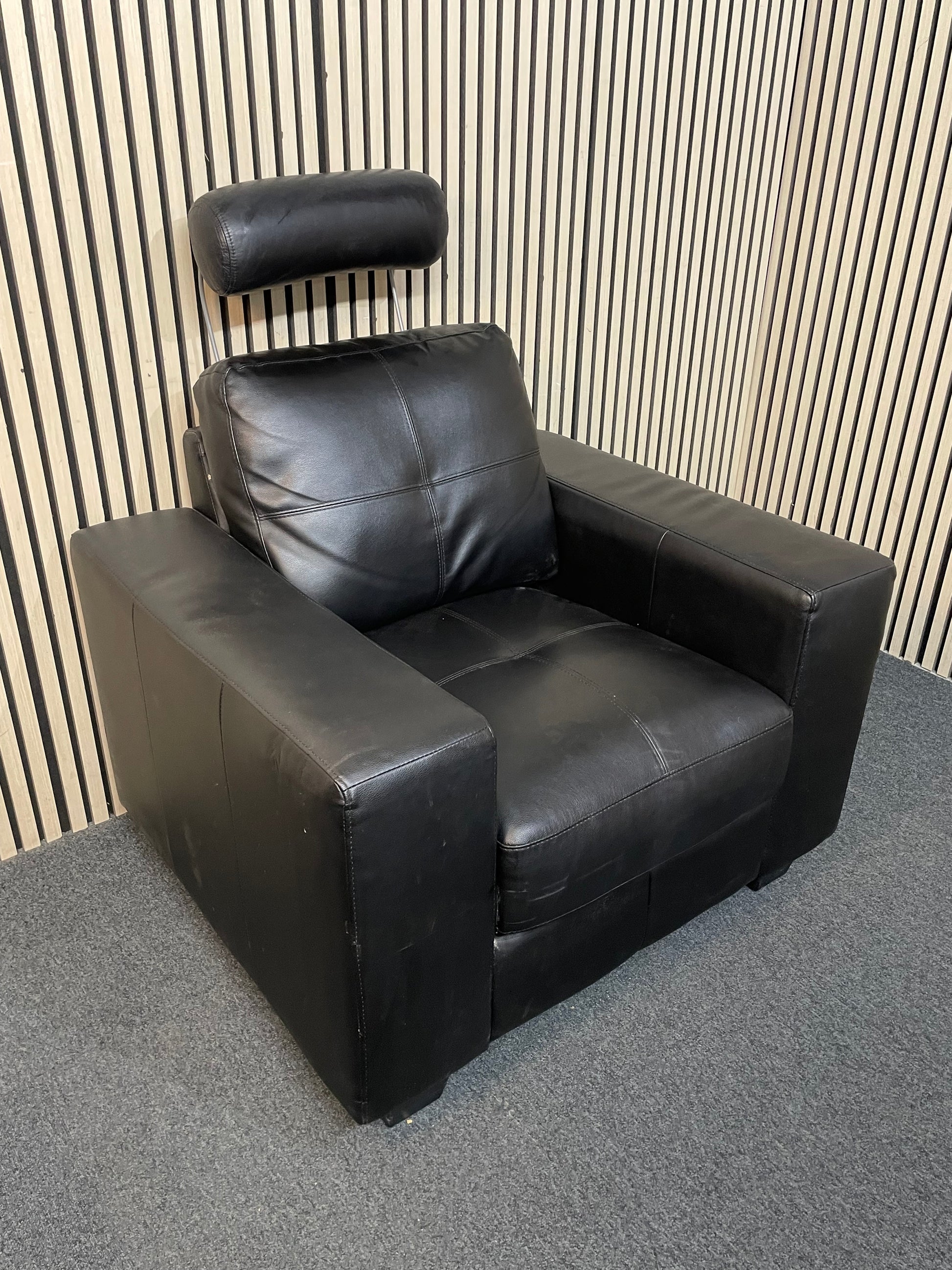 Black leather armchair with headrest 43843