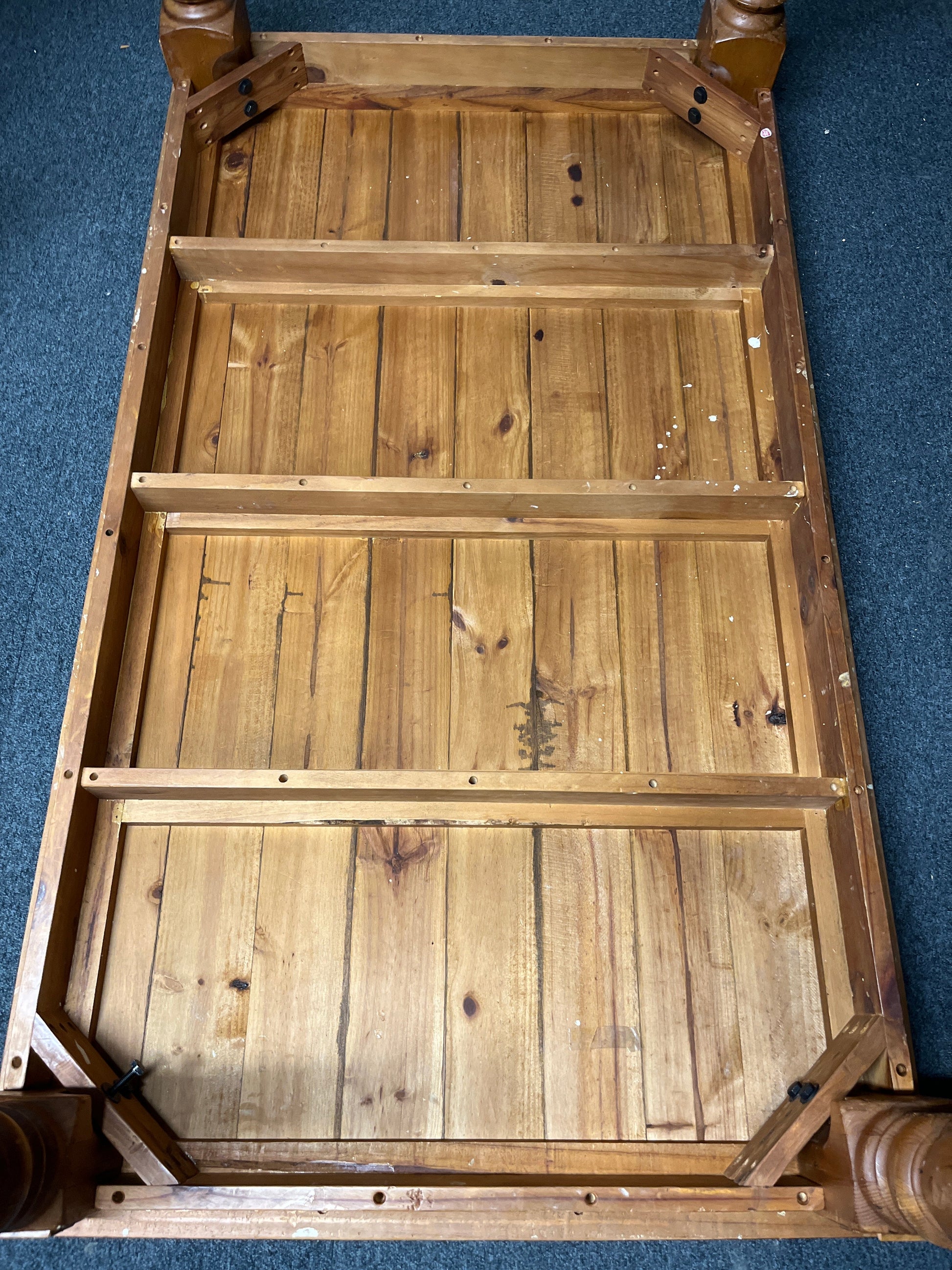Large solid pine stained 6ft kitchen table(L 1720 x W 1050 mm) with 5 no. matching chairs  1225