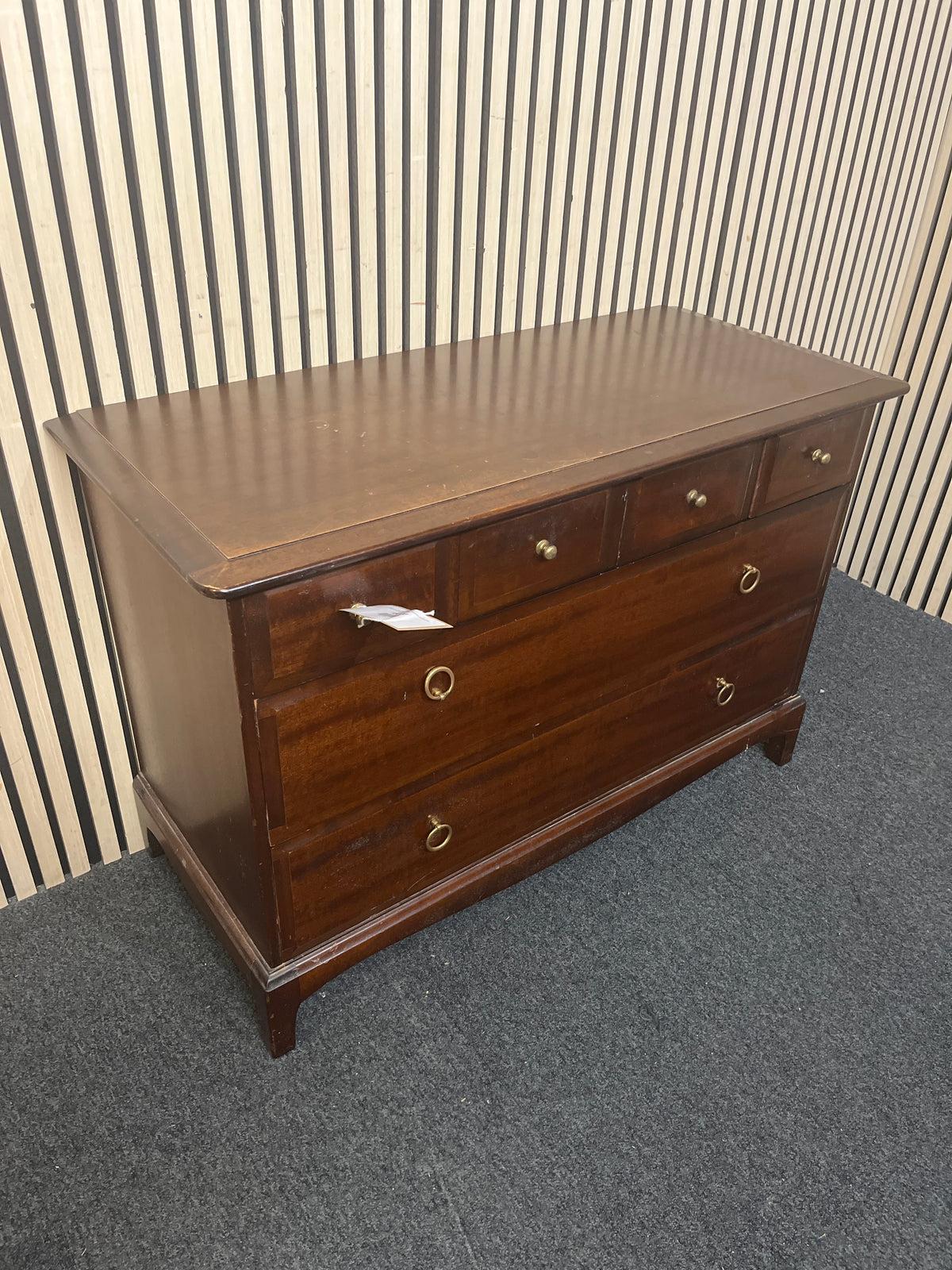 Classic dark wood four-drawer chest (H 72 x W 107 x D 47 cm)  44281