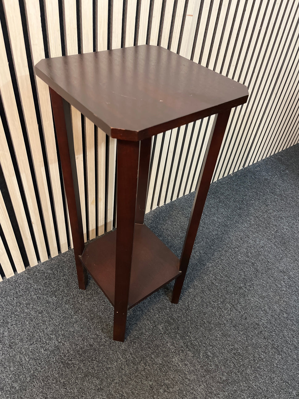 Small mahogany square lamp table 2425