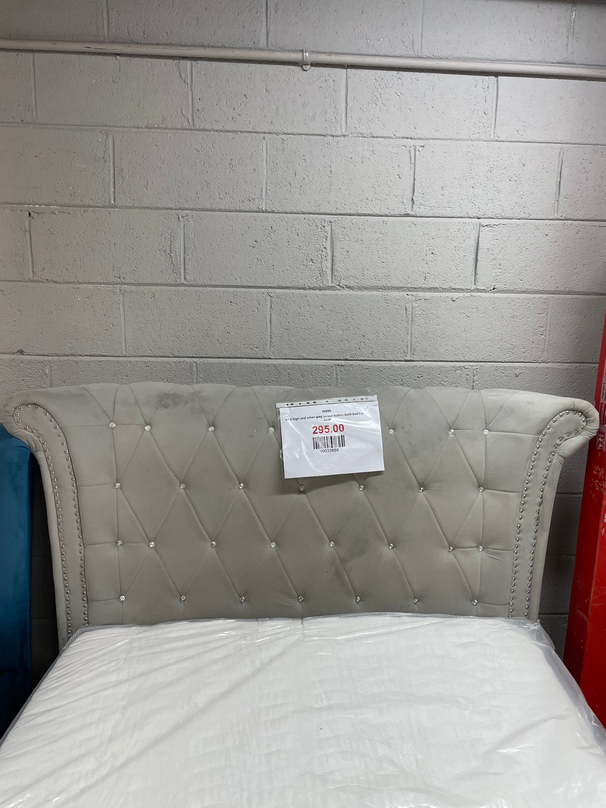 4ft 6 high end silver grey velour button back bed frame 3126