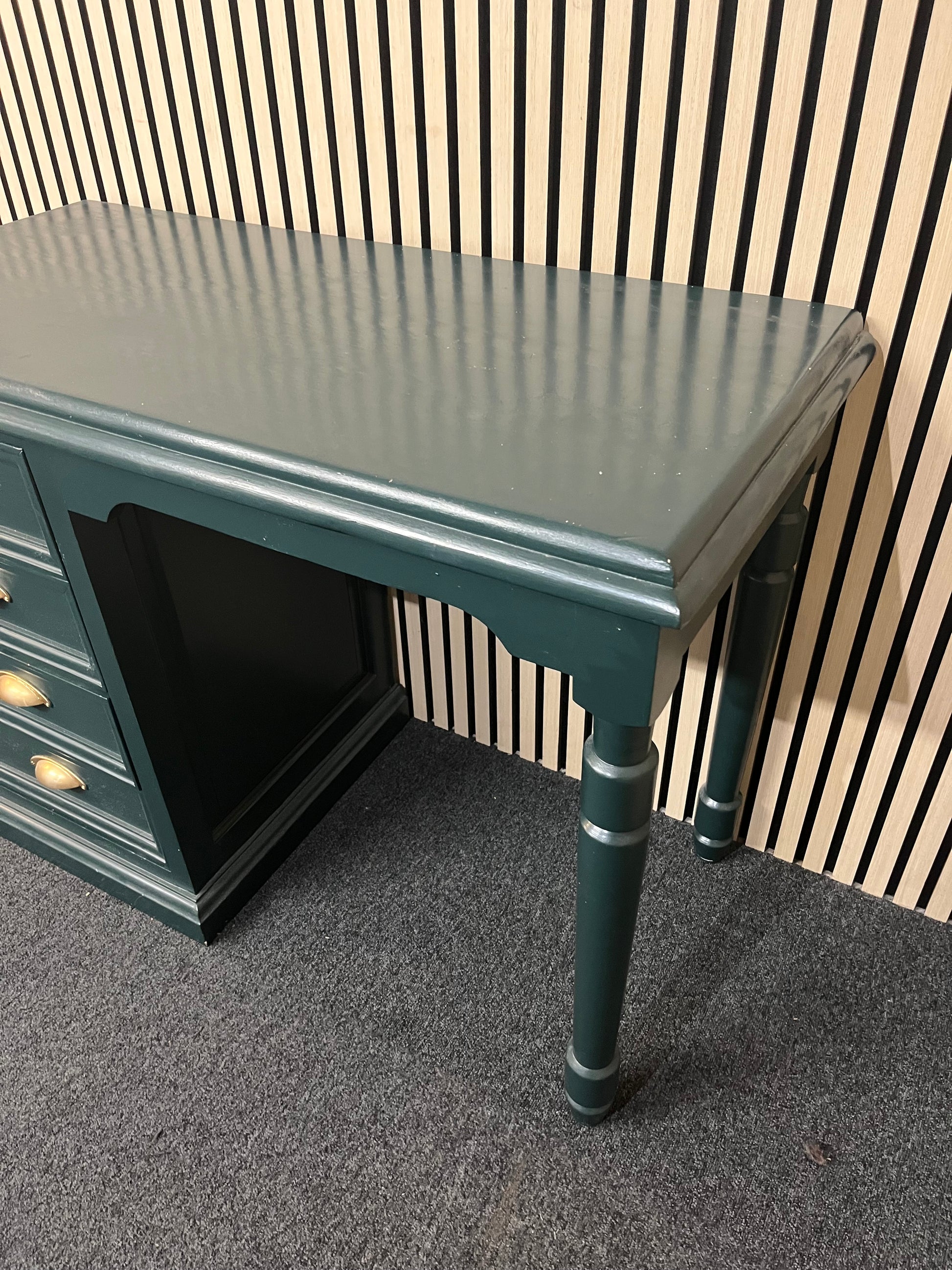 Green painted 4 dwr bedroom dresser (105 cm W x 75 cm x 50 cm D 1425