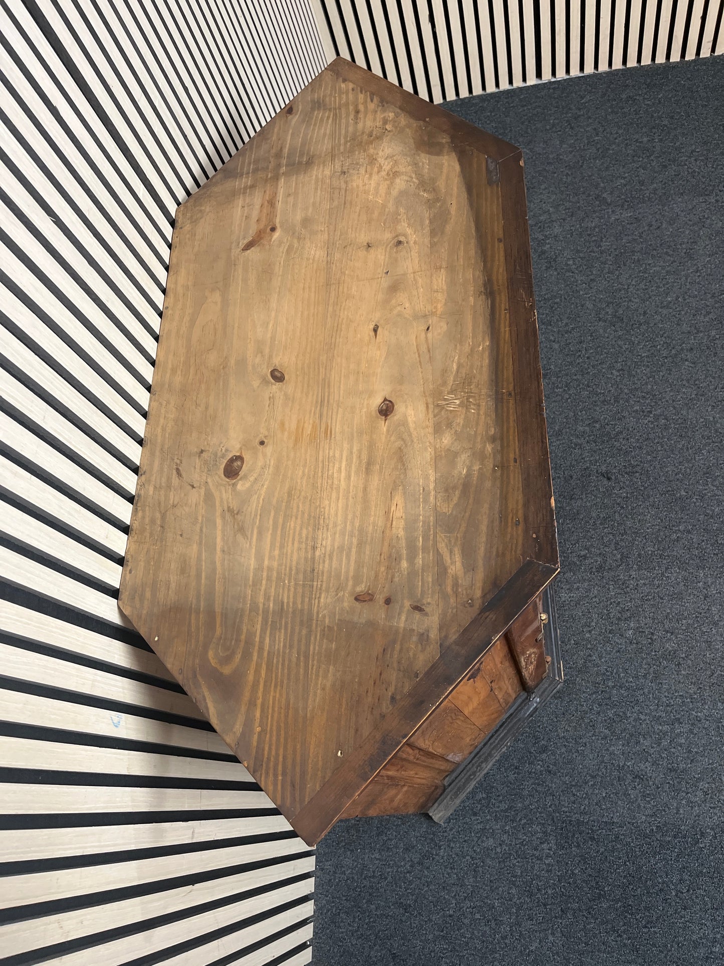 Baly solid mexican pine corner 2 door TV unit (H 85 x W 111 x D 51 cm) 43419