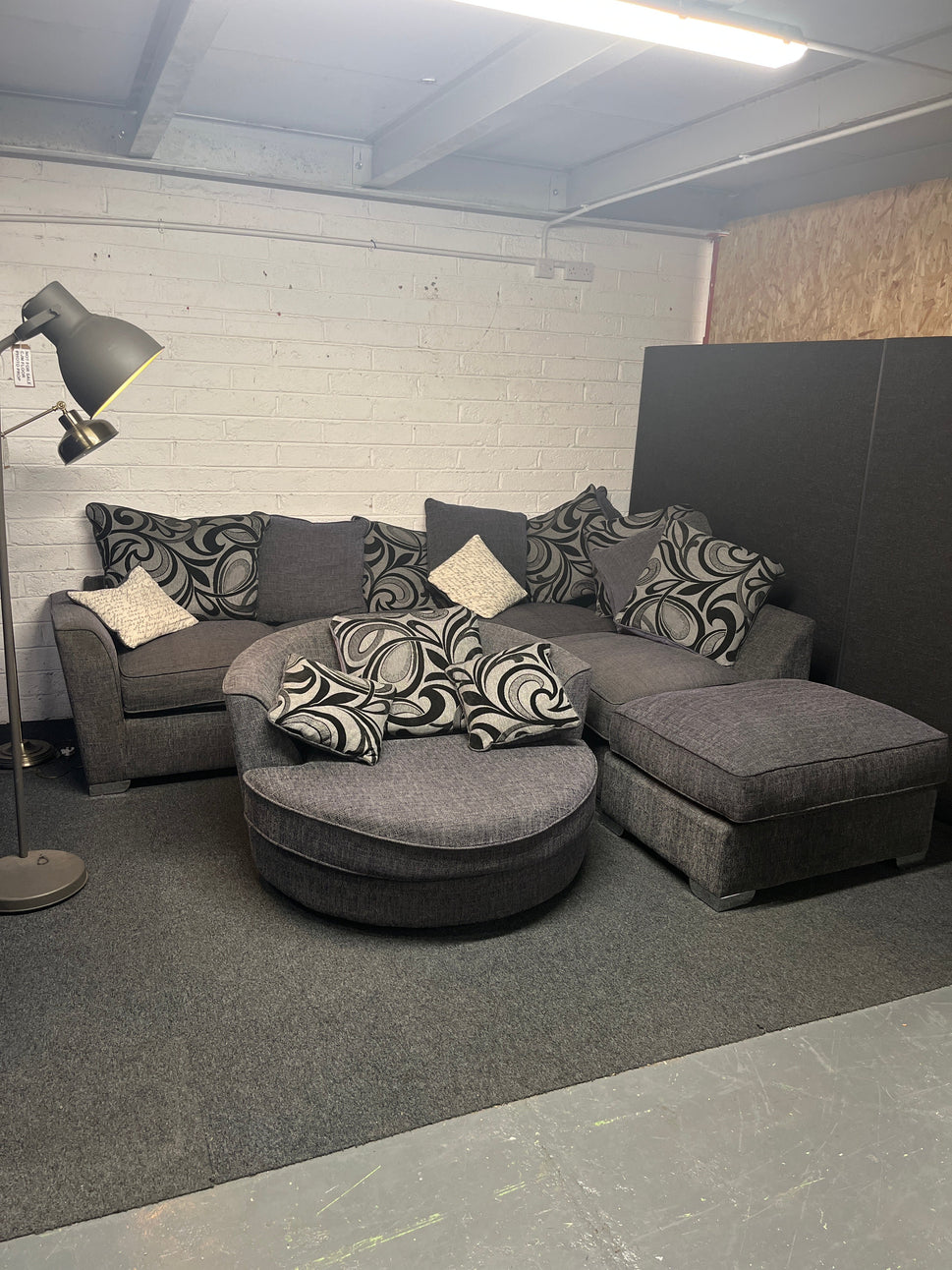 Charcoal mix fabric large corner fabric suite with matching snuggle chair 2225