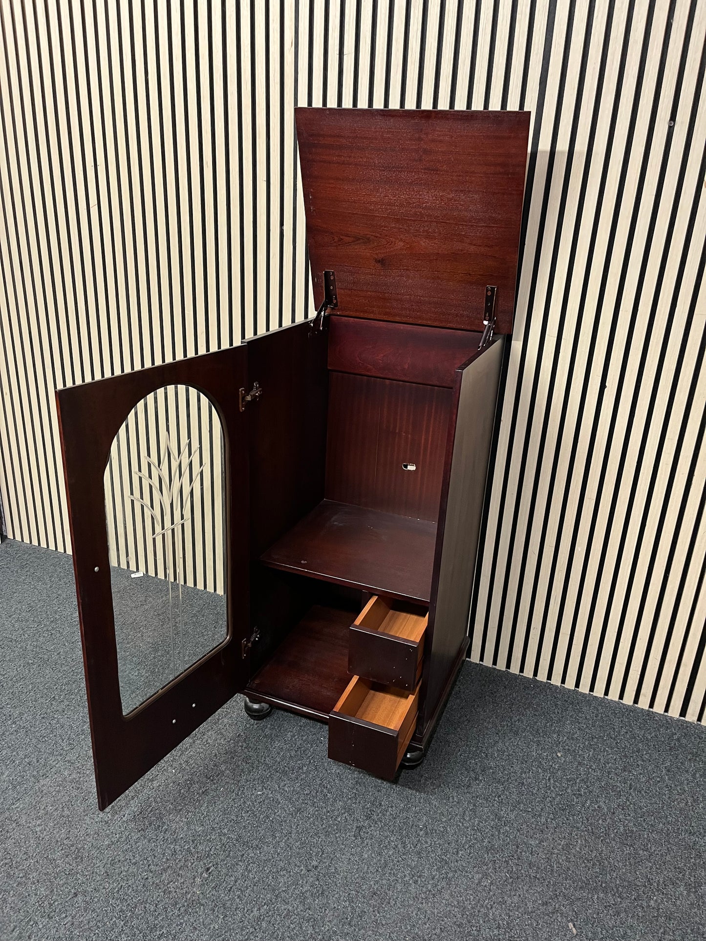Rossmore glass door stereo unit with base drawer (H 104 x W 54 x D 50 cm) 1226