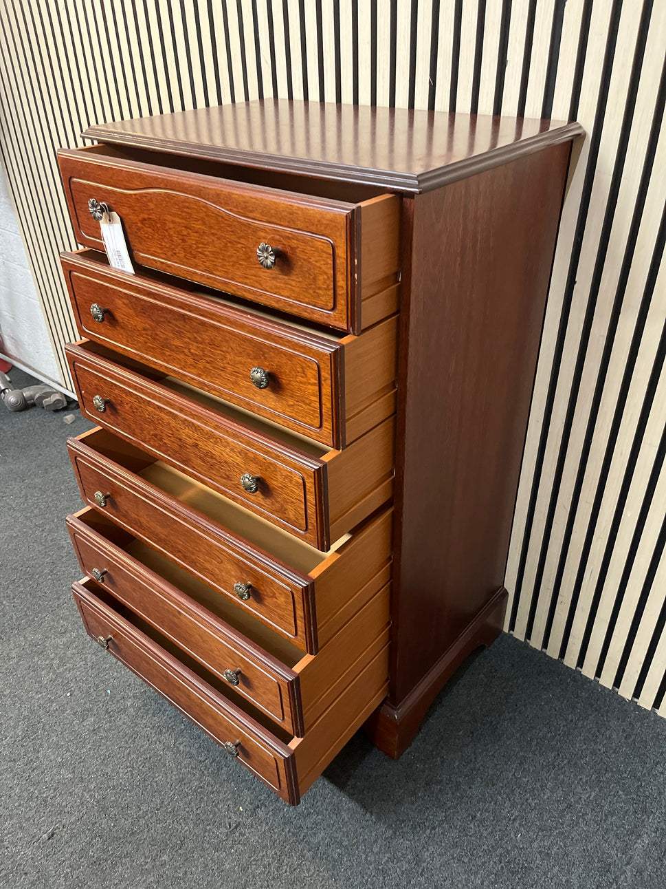 Tall Rossmore mahogany 6 drawer chest (H 108 x W 96 x D 42 cm) 43356