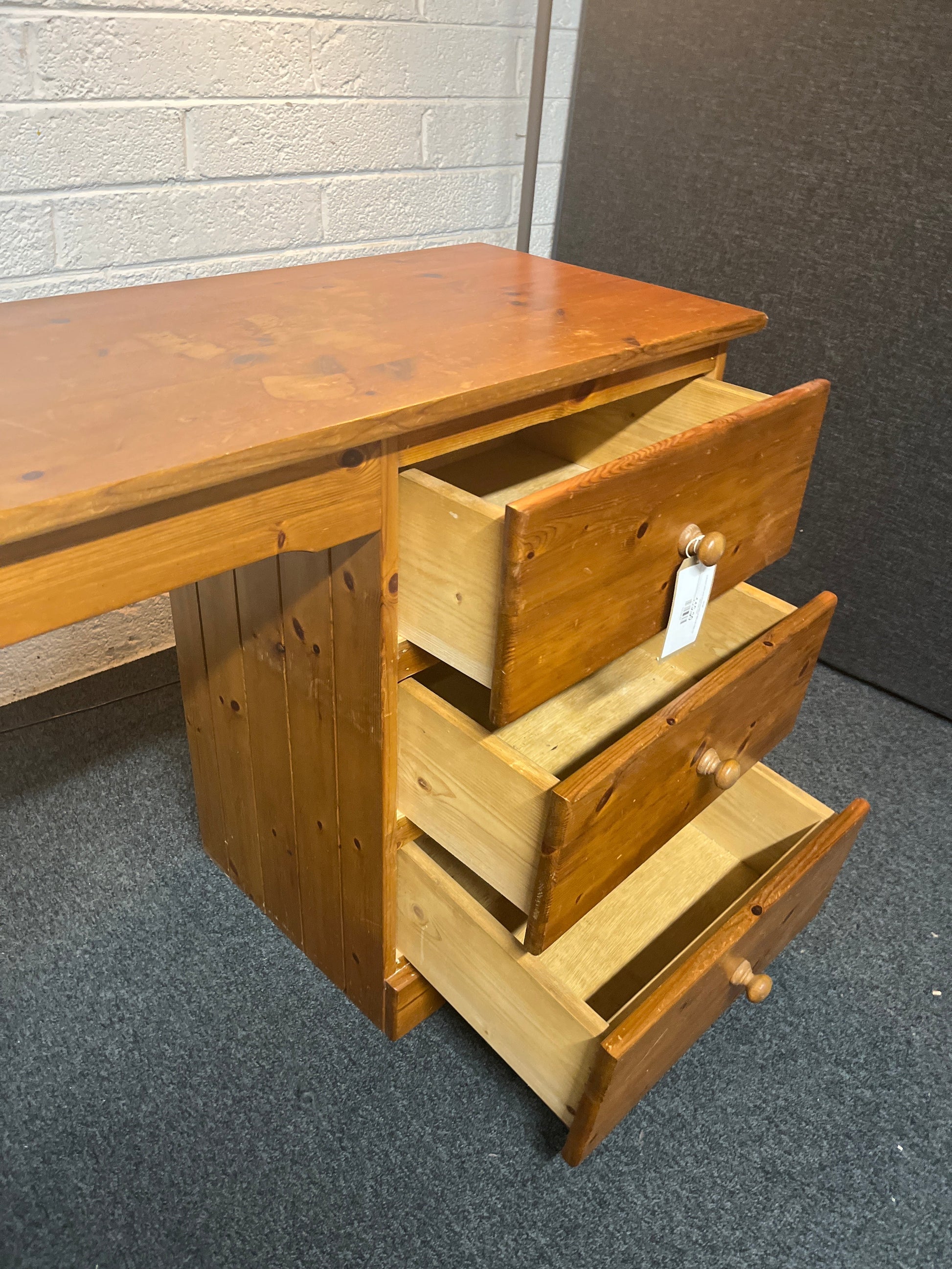 3 drawer solid pine dressing table (H 800 x W 1080 x D 460 mm) 1225