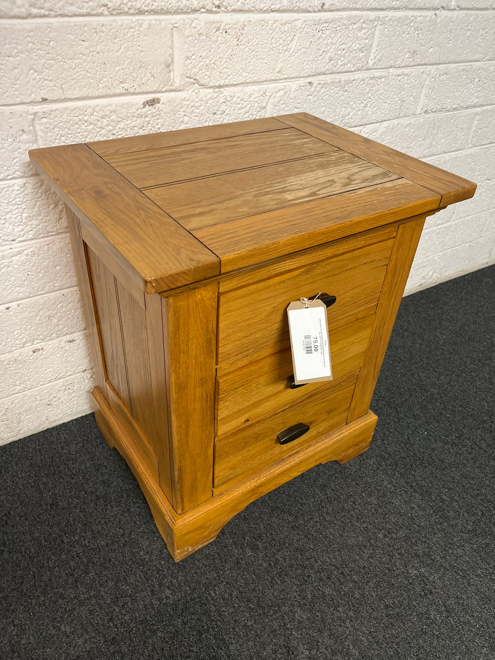 Solid oak 3 drawer bedside locker with black handles (H 64 x W 55 x D 42 cm) 1325