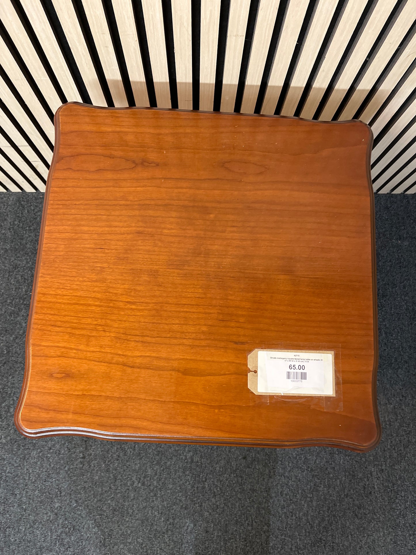 Ornate mahogany square tiered lamp table on wheels (H 57 x W 50 x D 50 cm) 3126