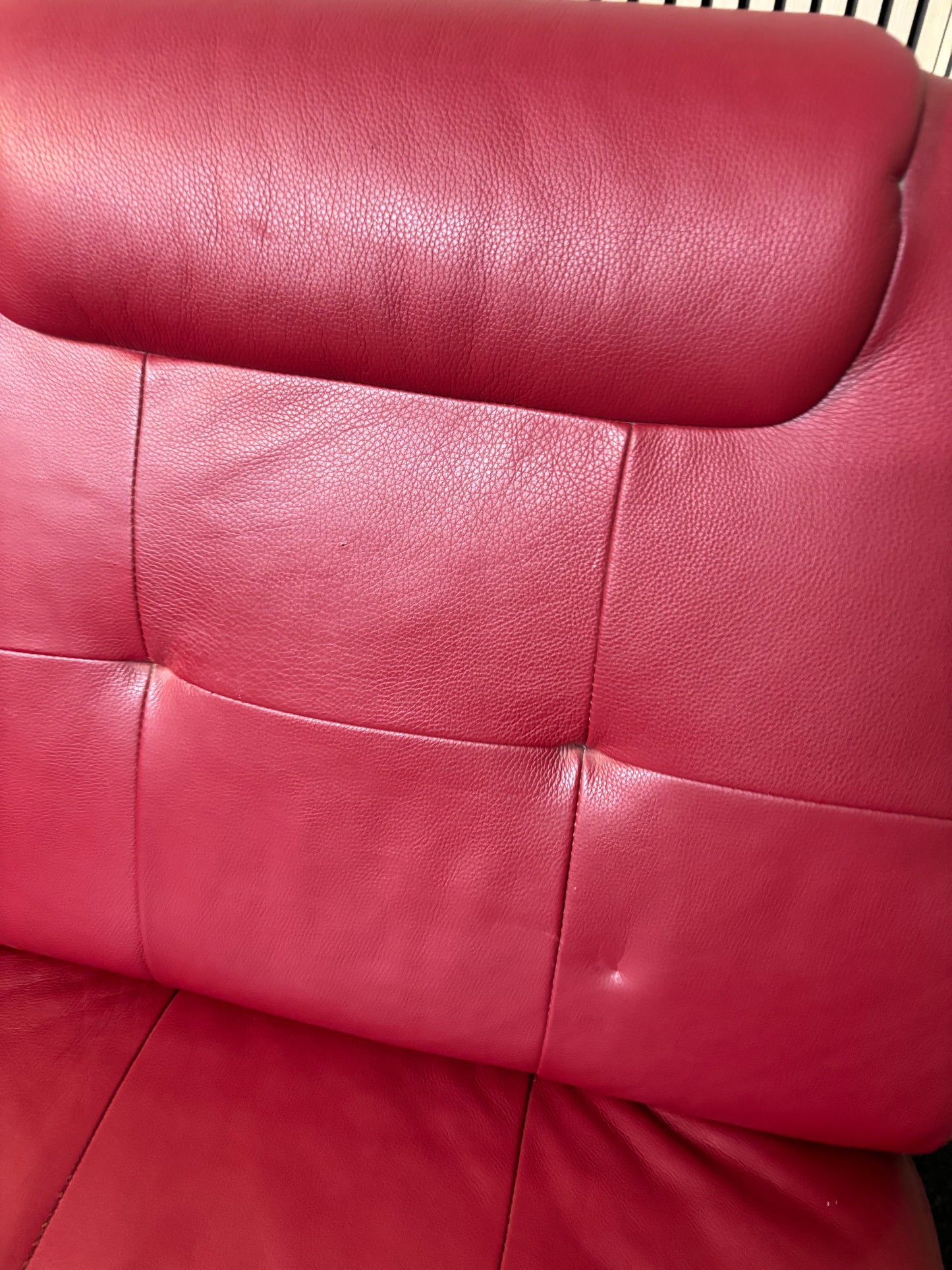 Real Italian wine leather lounger sofa with chrome metal frame. Dims 126Lx80D 2425