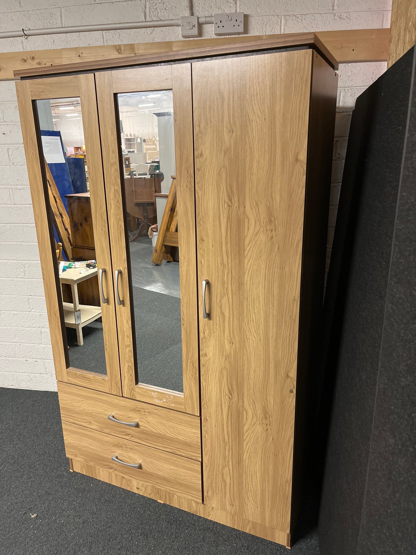 Tall oak laminate 3 door wardrobe 2125
