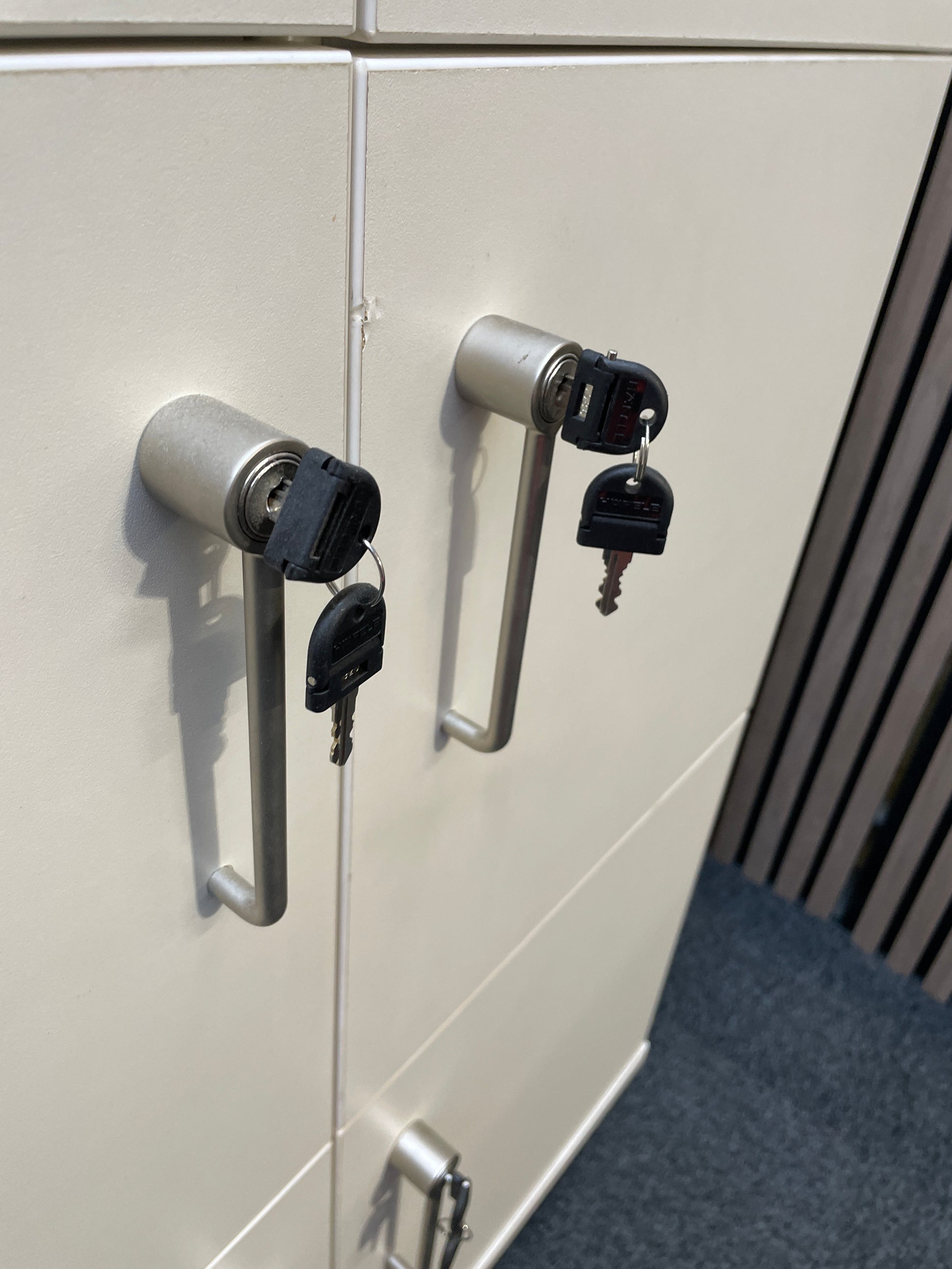 6 door white laminate personal lockers with individual keys per locker (H 122 x W 80 x D 43 cm)