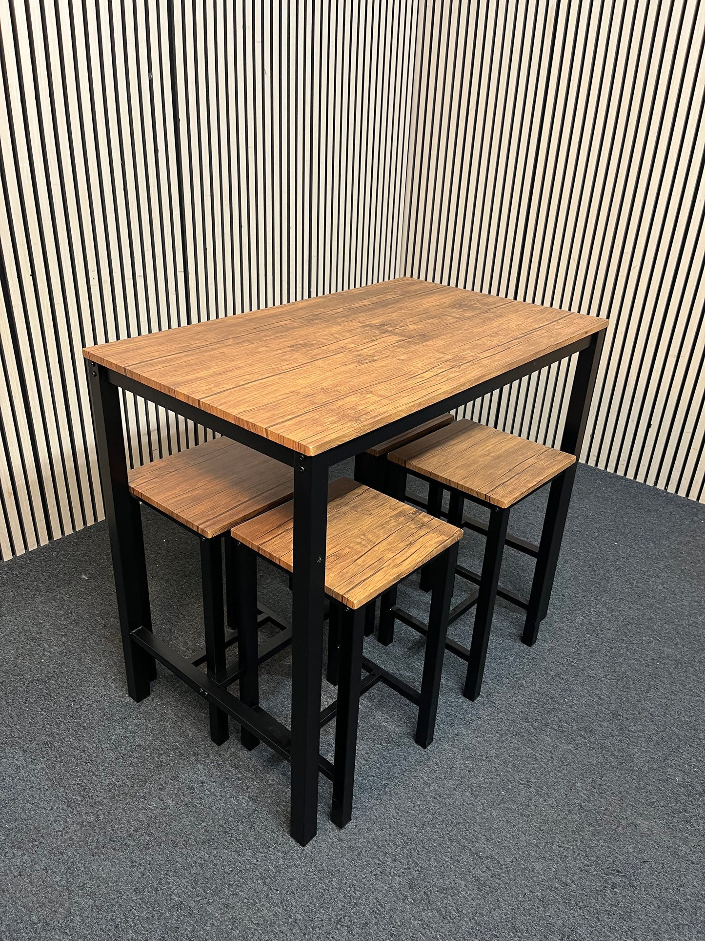 Pine and black metal framed Breakfast bar (H 87 x W 100 x D 60) with matching 4 stools  43768