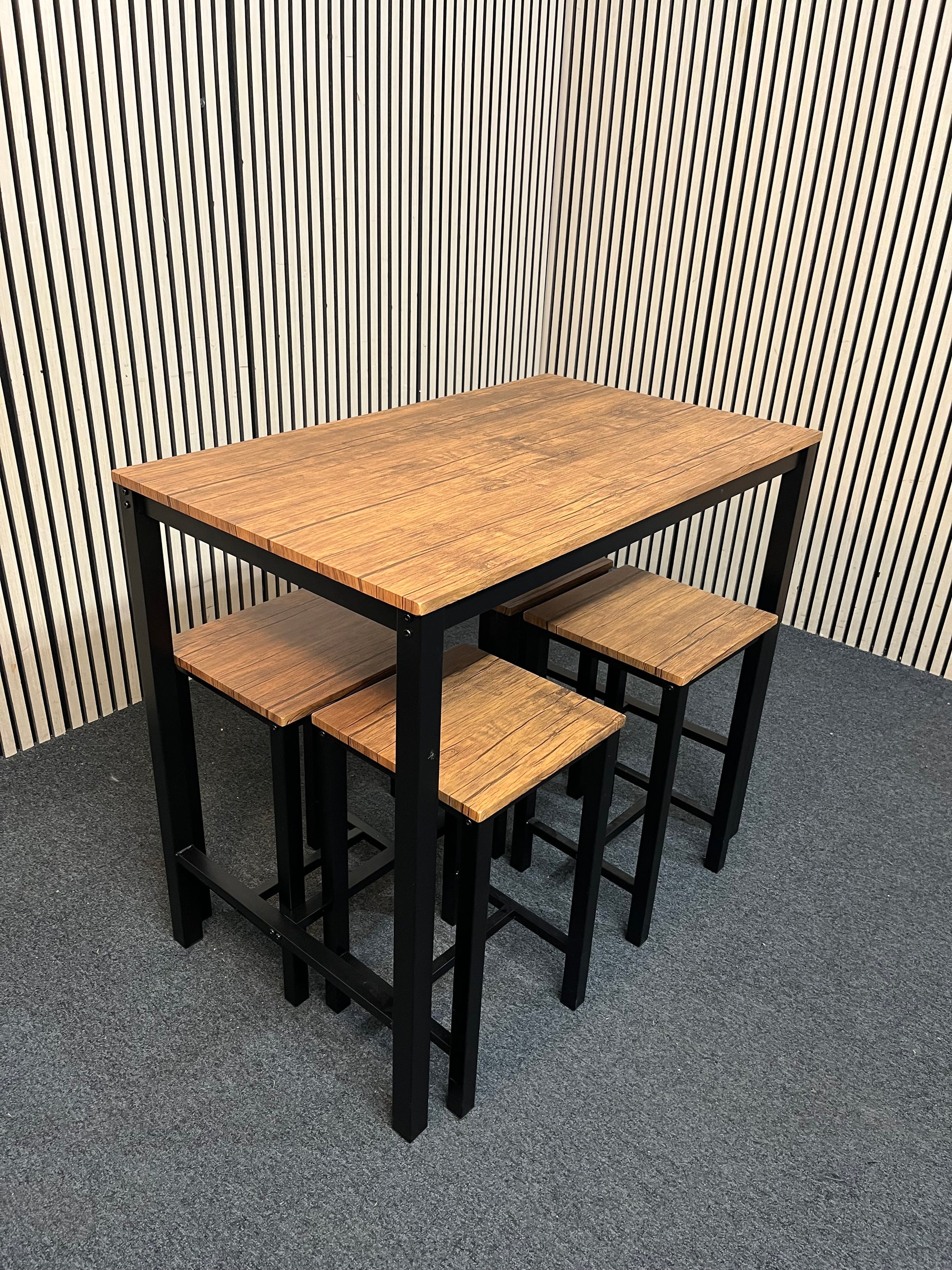Pine and black metal framed Breakfast bar (H 87 x W 100 x D 60) with matching 4 stools  43768