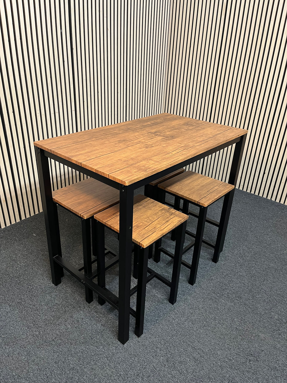 Pine and black metal framed Breakfast bar (H 87 x W 100 x D 60) with matching 4 stools  43768